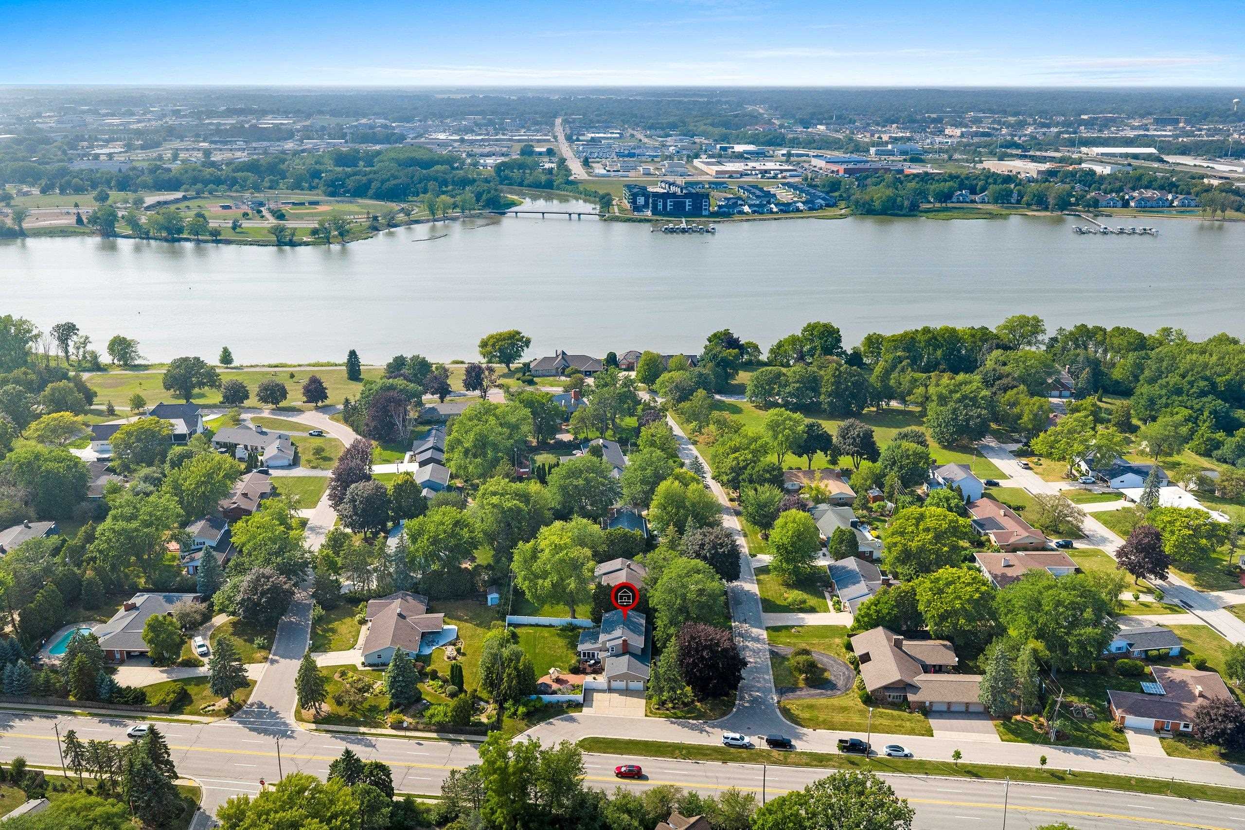 601 Brevoort Ln, Green Bay, WI 54301
