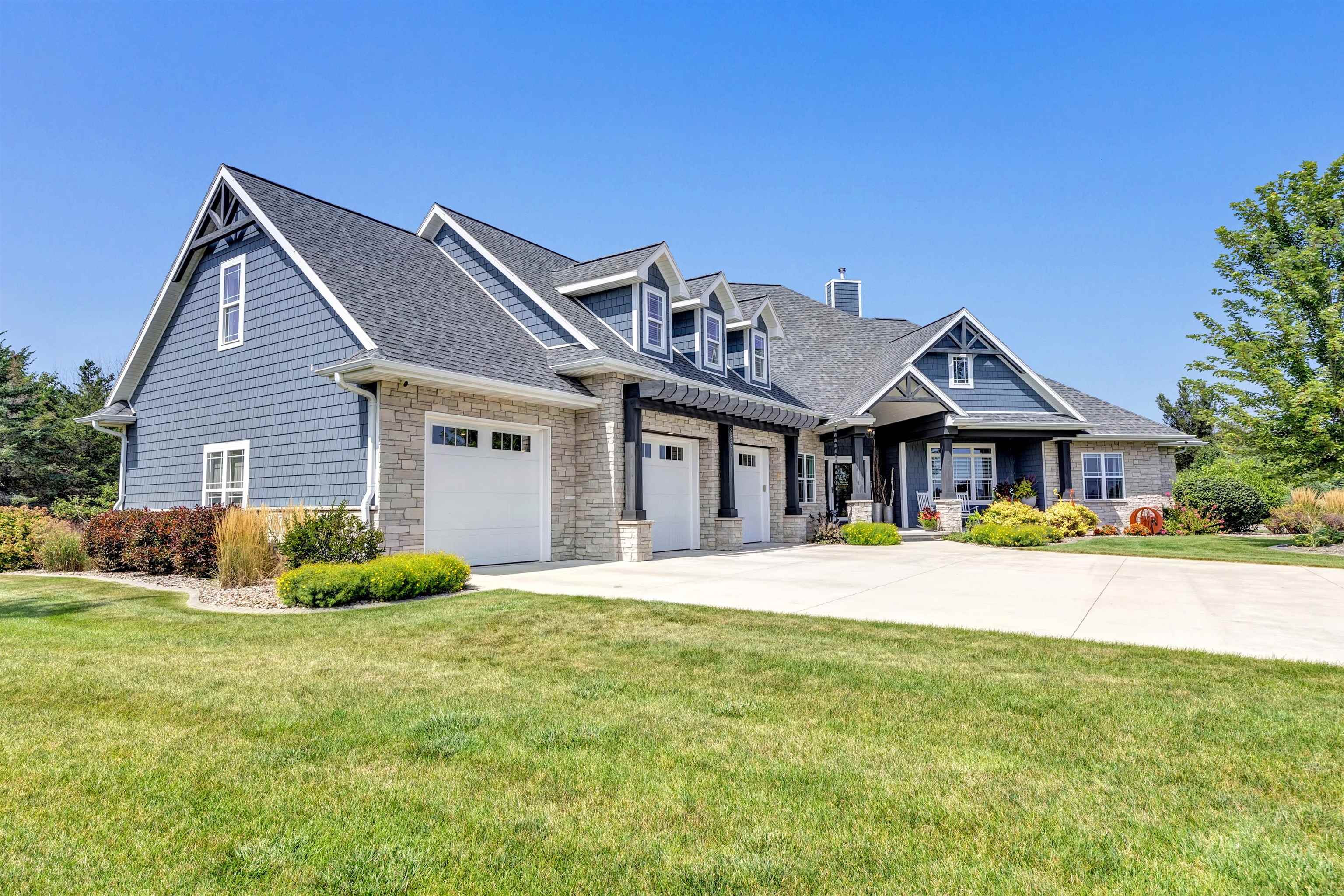 2836 Oak Stream Dr, De Pere, WI 54115