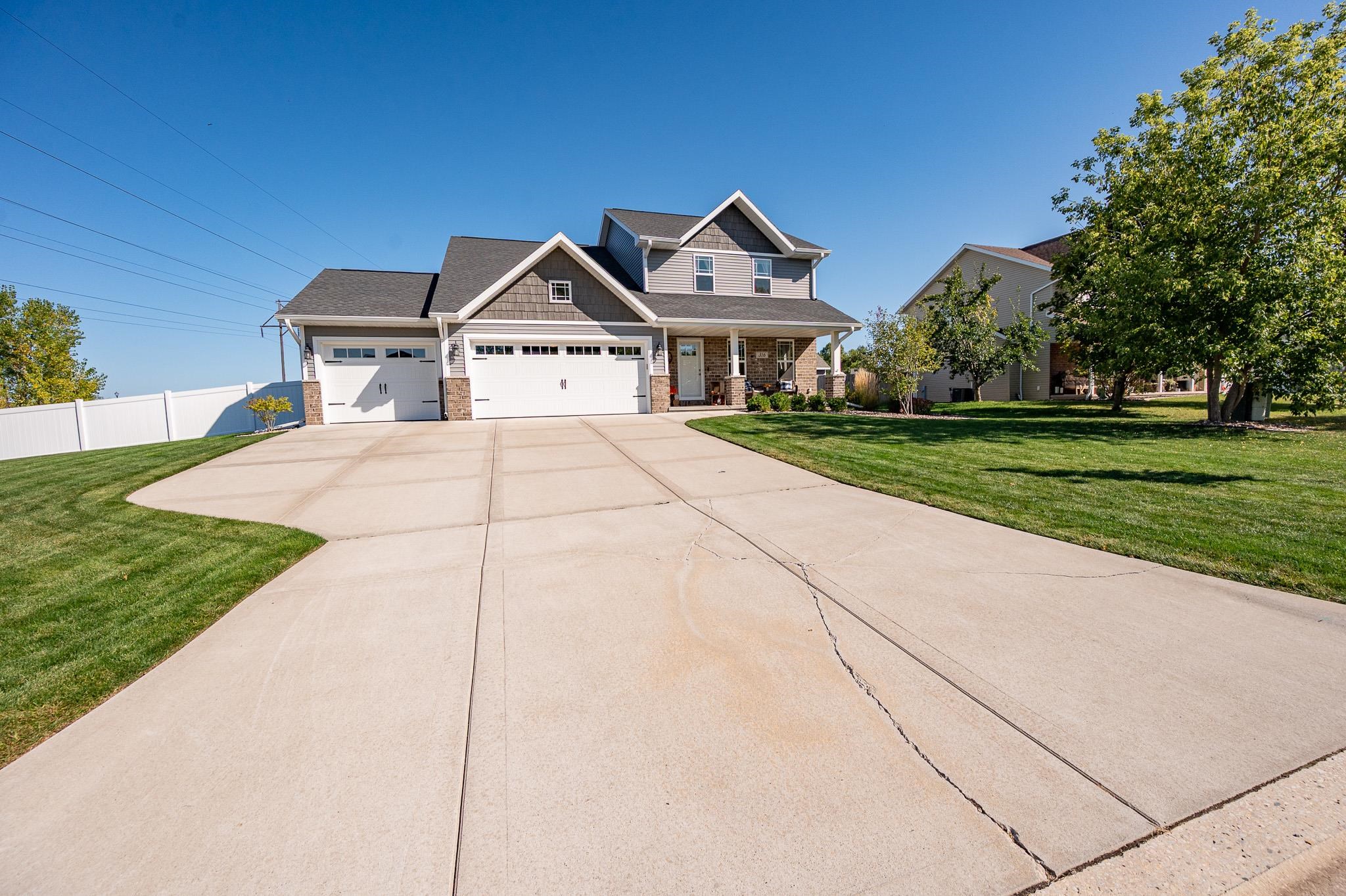 316 Hidden Creek Trl, Green Bay, WI 54303