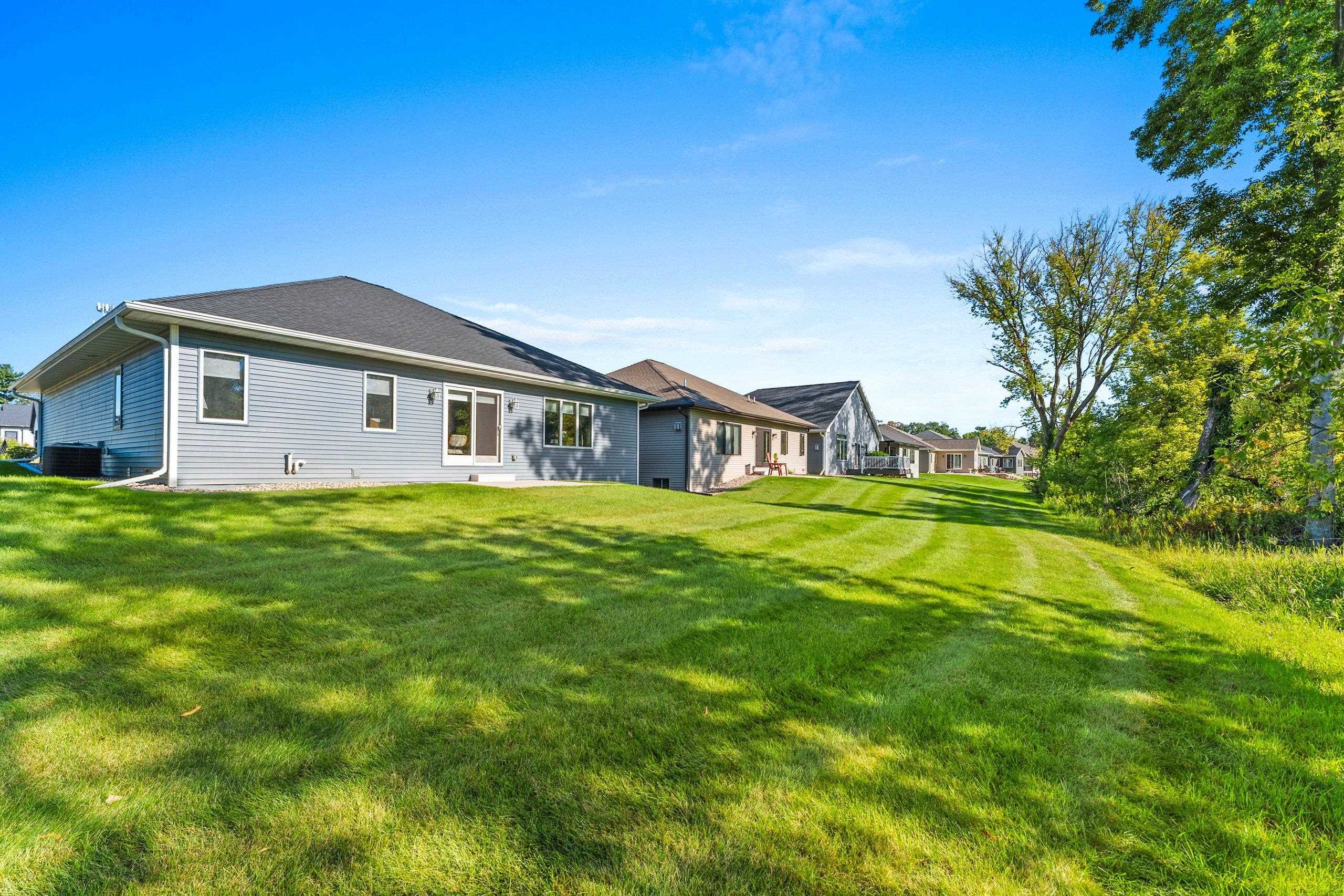 2584 Farmington Way, Suamico, WI 54313