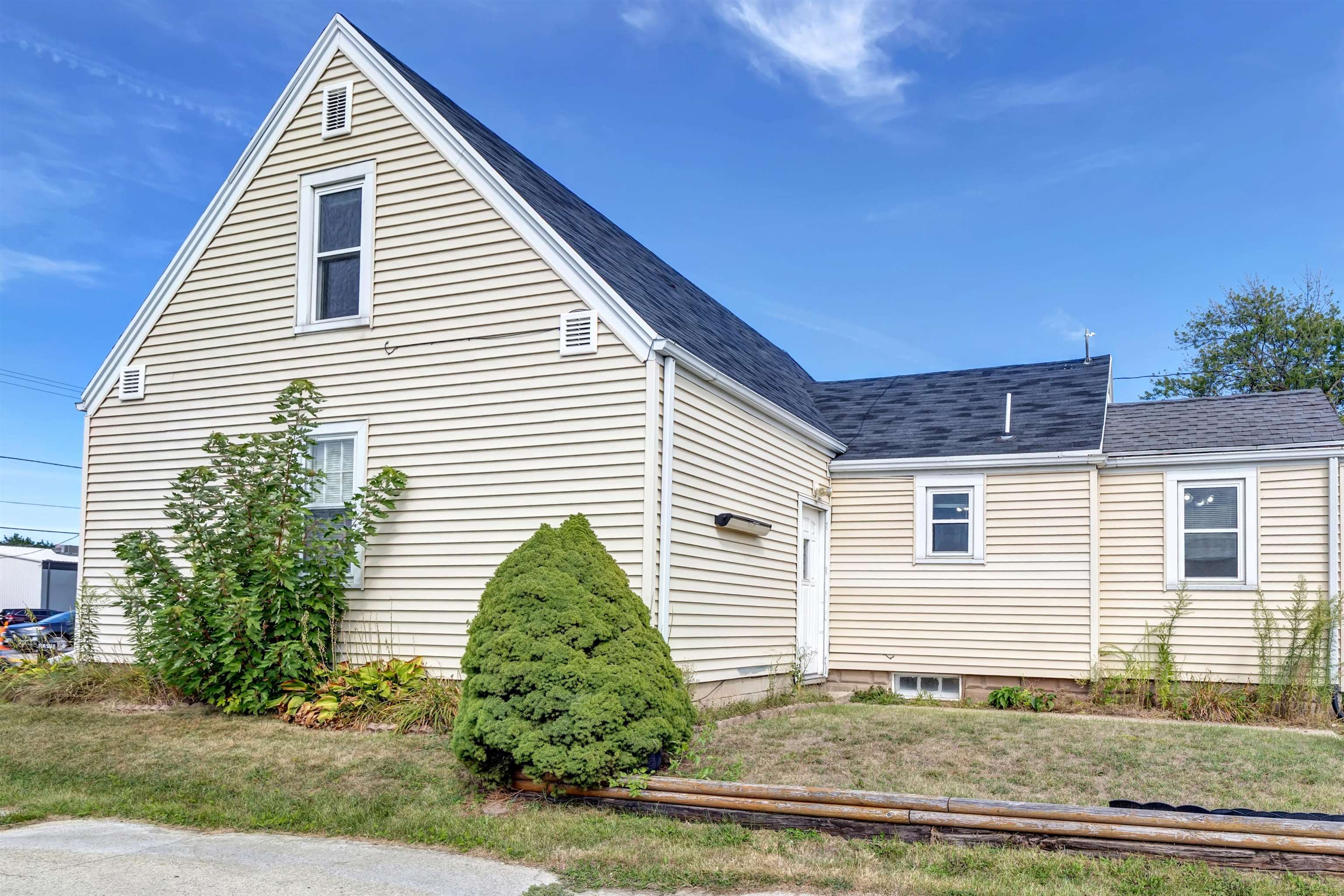 1827 W Wisconsin Ave, Appleton, WI 54914