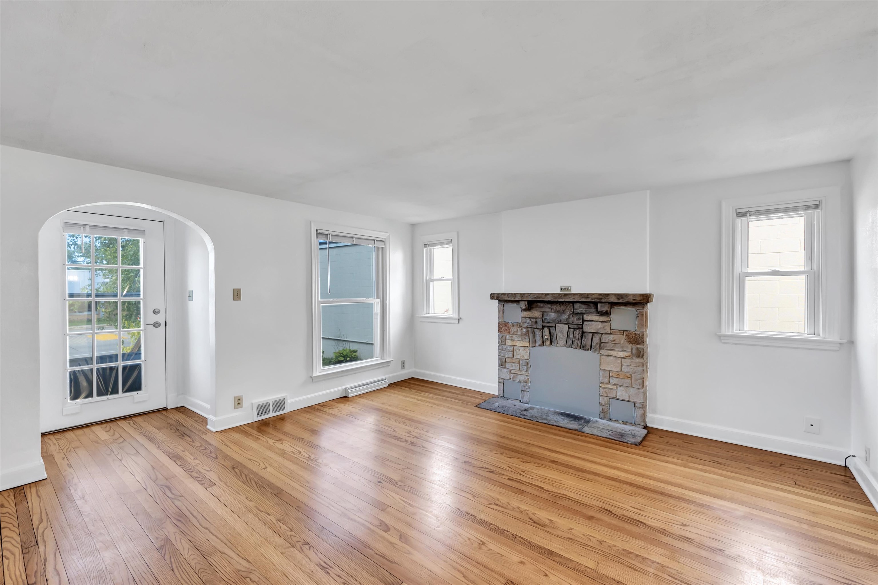 1827 W Wisconsin Ave, Appleton, WI 54914