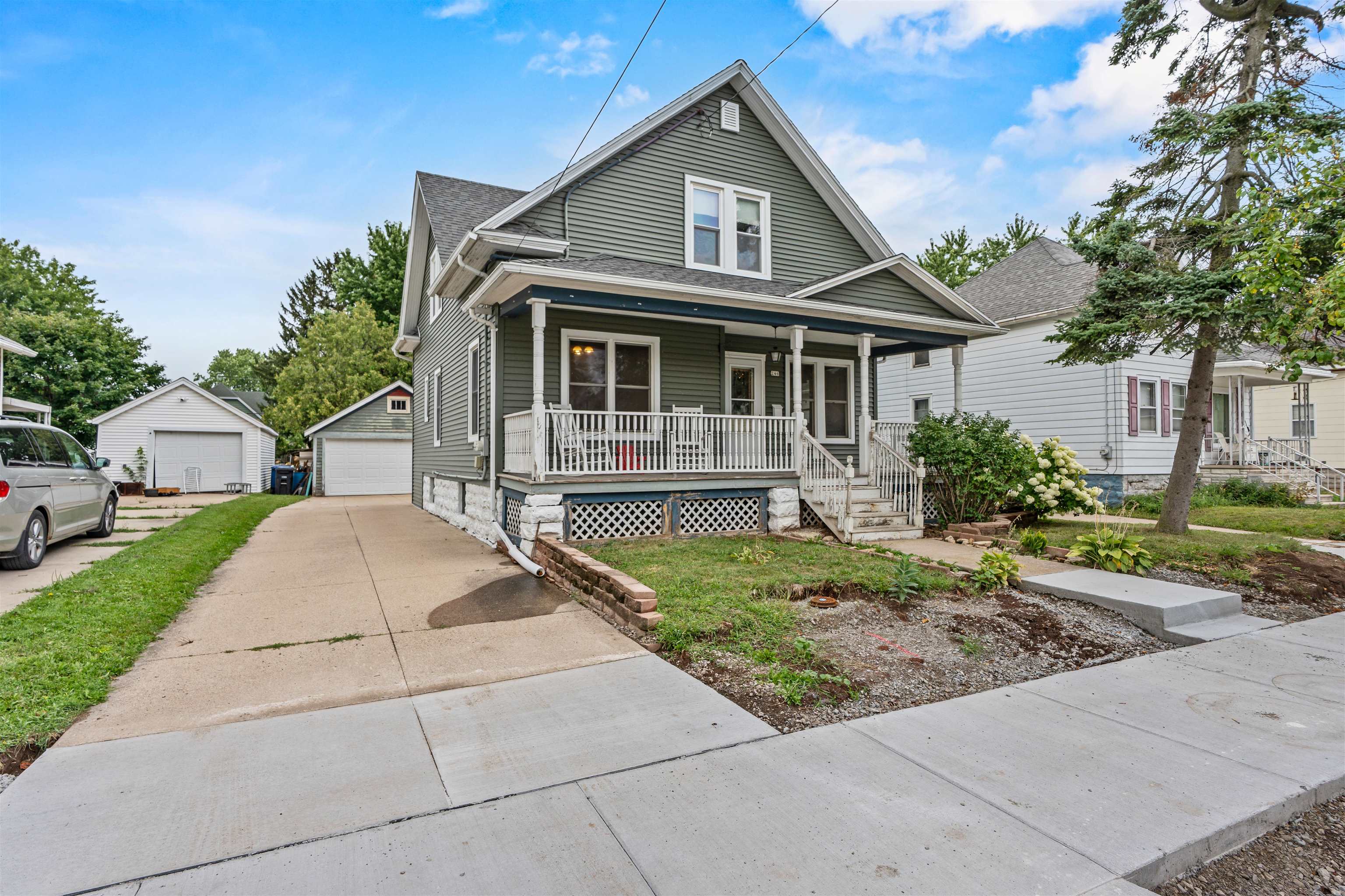 246 W 16th Ave, Oshkosh, WI 54902-6906