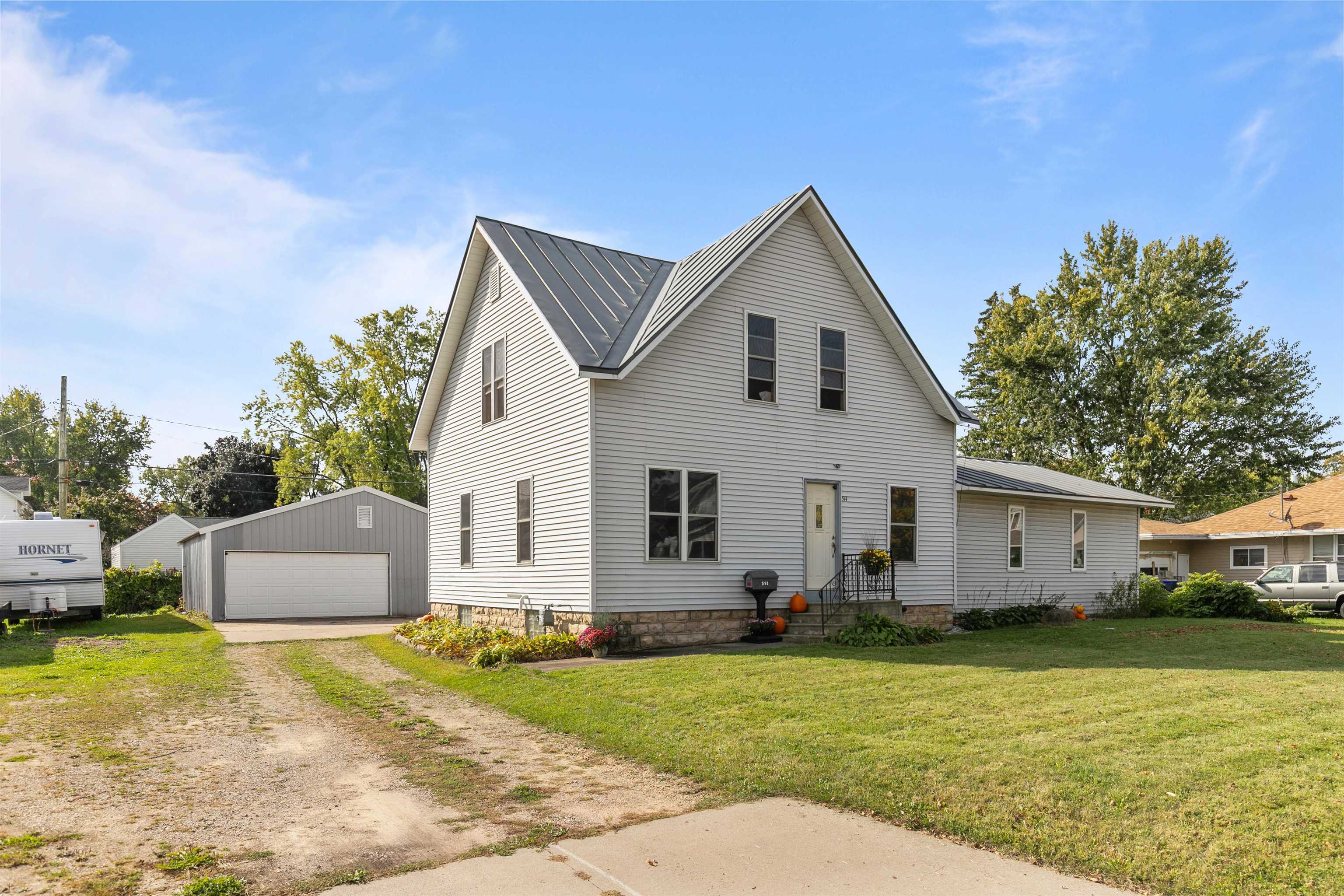 514 E Beacon Ave, New London, WI 54961