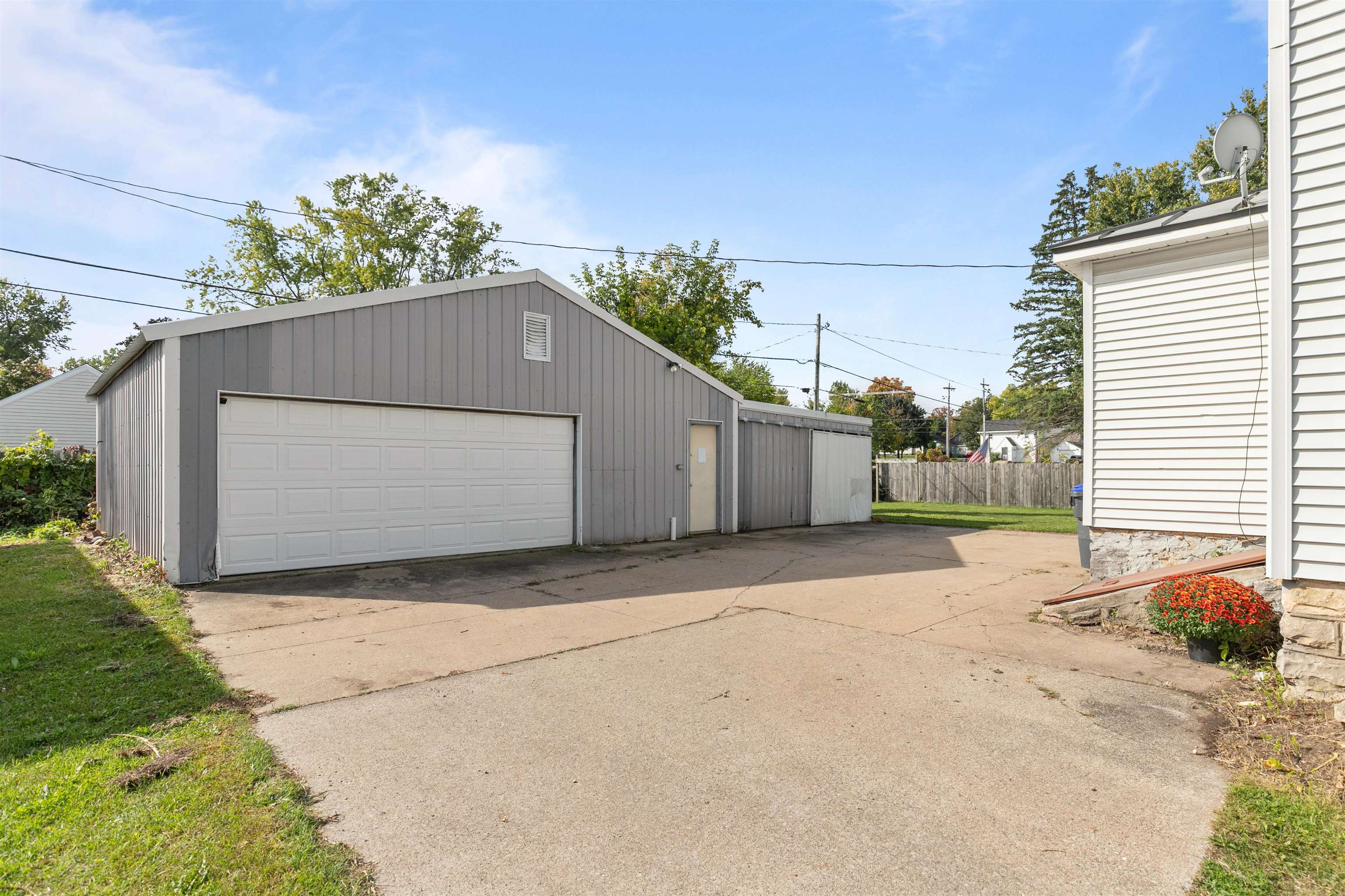 514 E Beacon Ave, New London, WI 54961