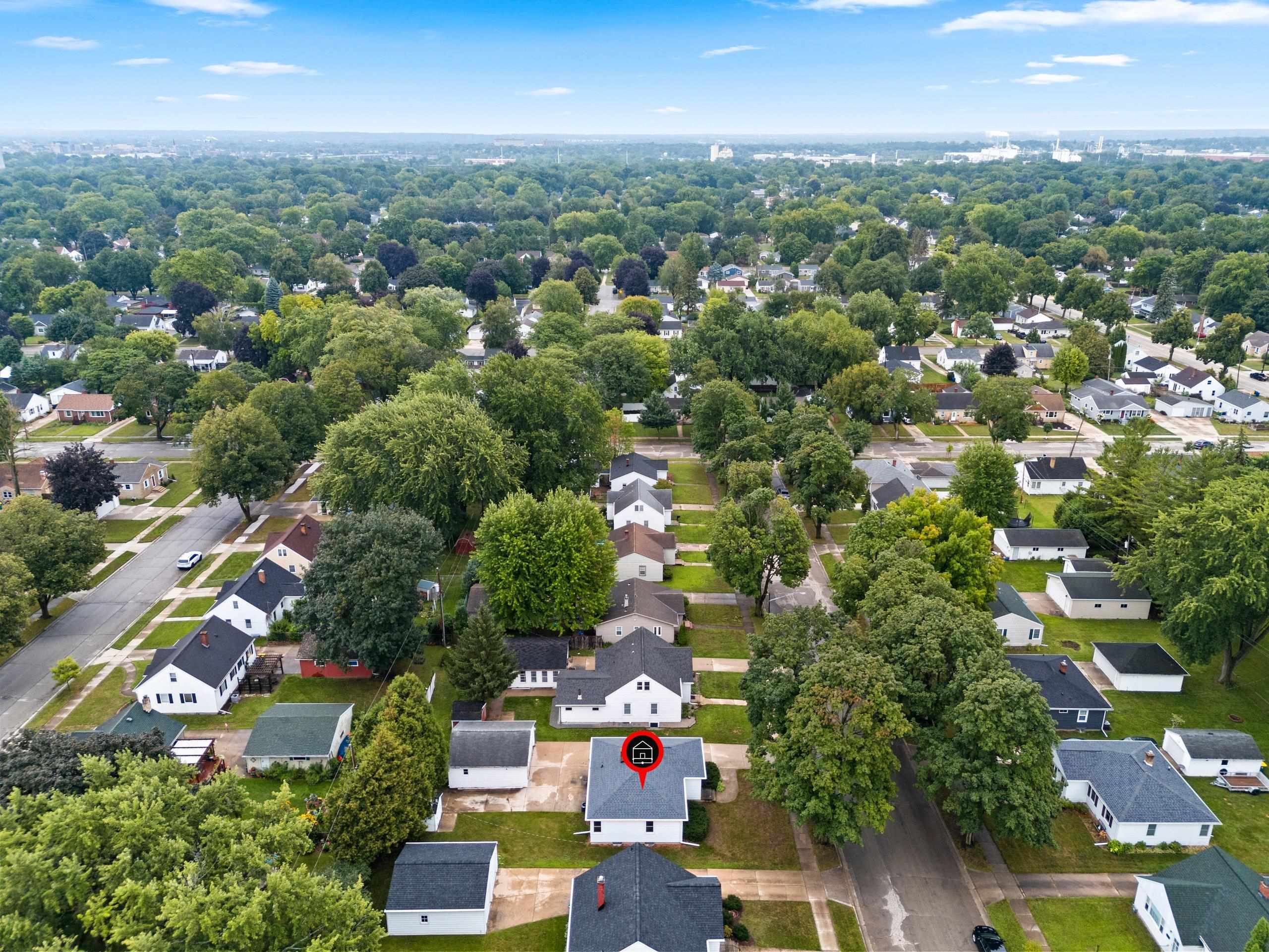 1256 Marian Ln, Green Bay, WI 54304