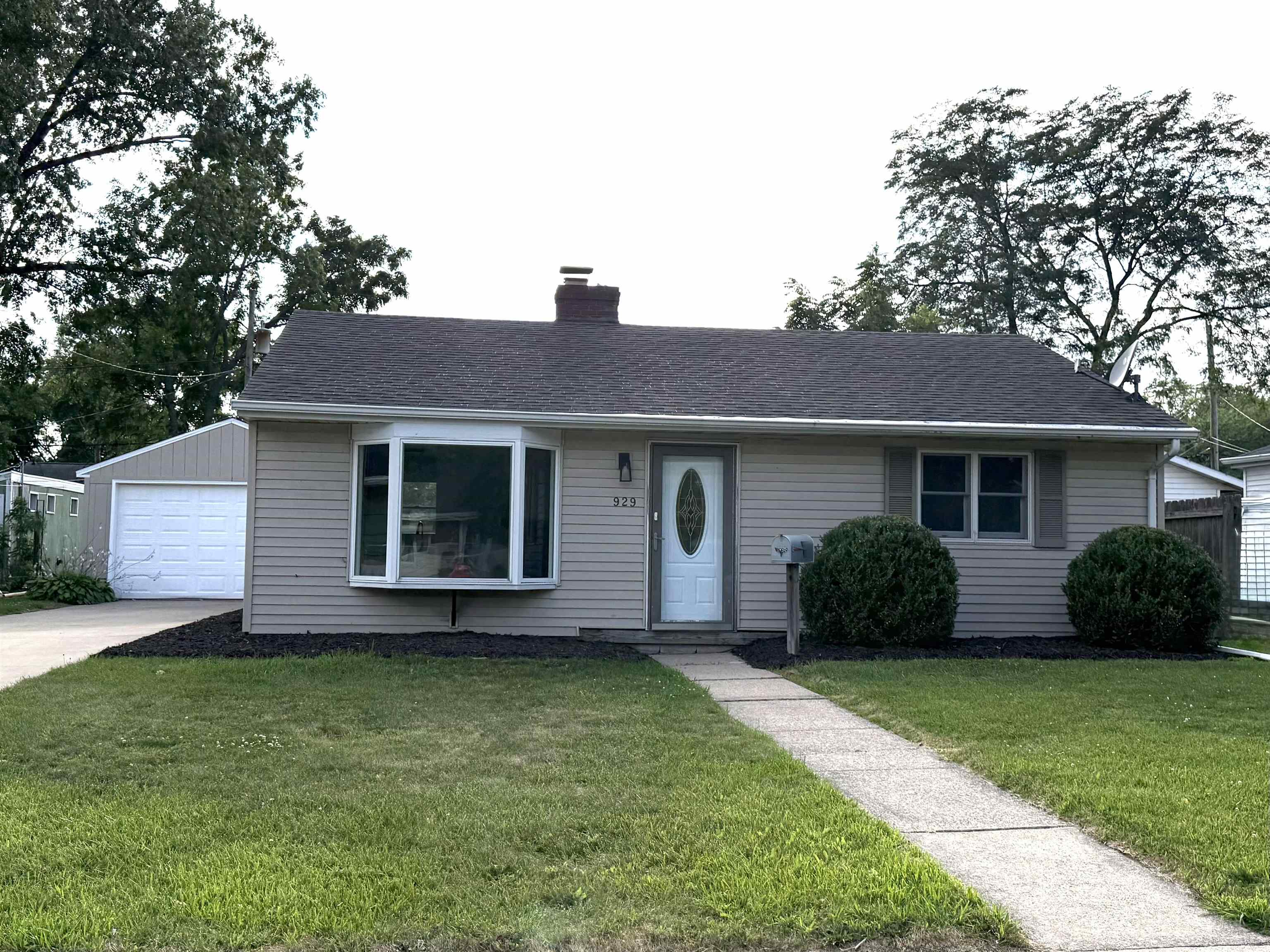 929 Hunt Ave, Neenah, WI 54956