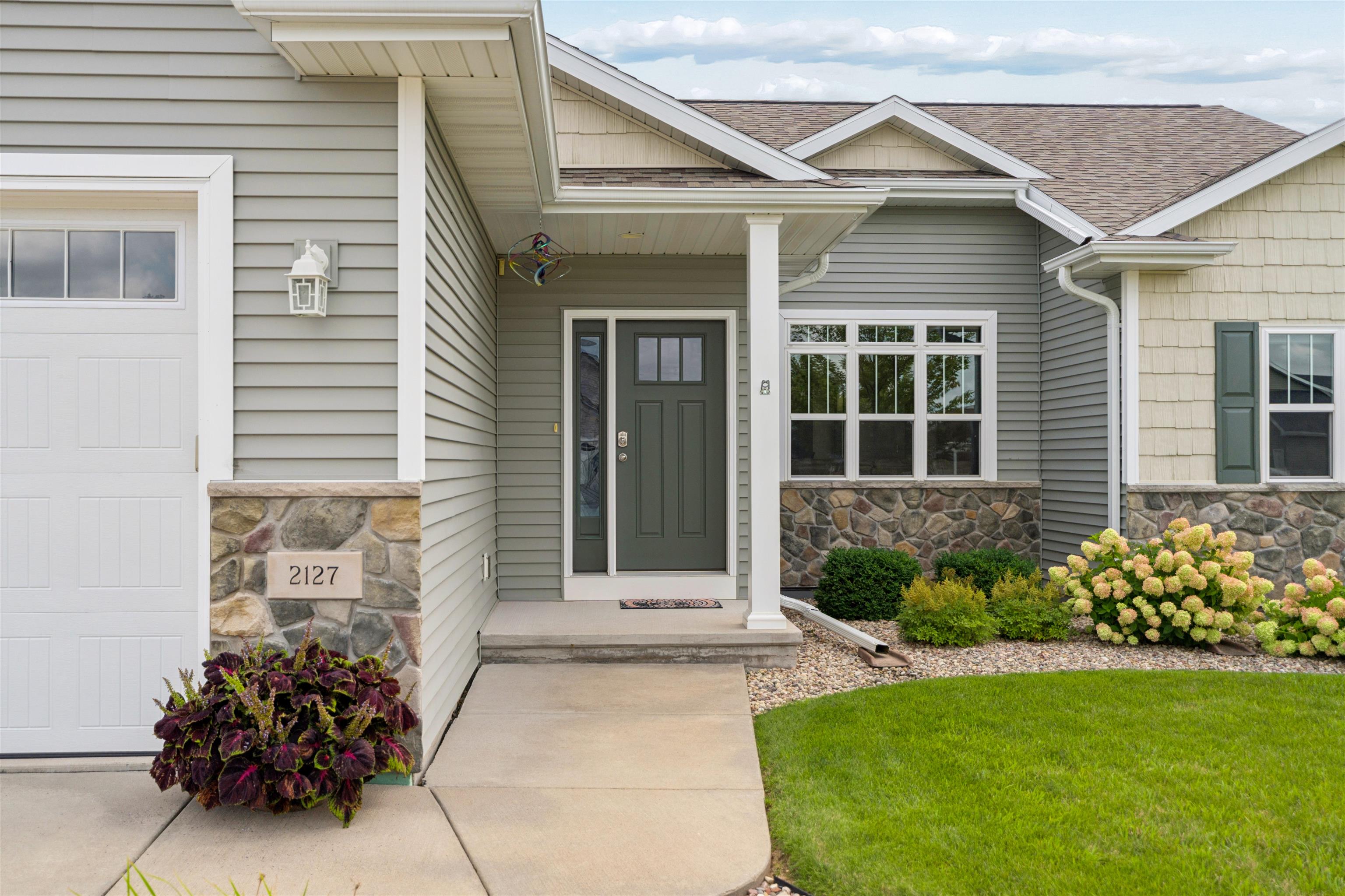 2127 W Kohl Dr, Appleton, WI 54913