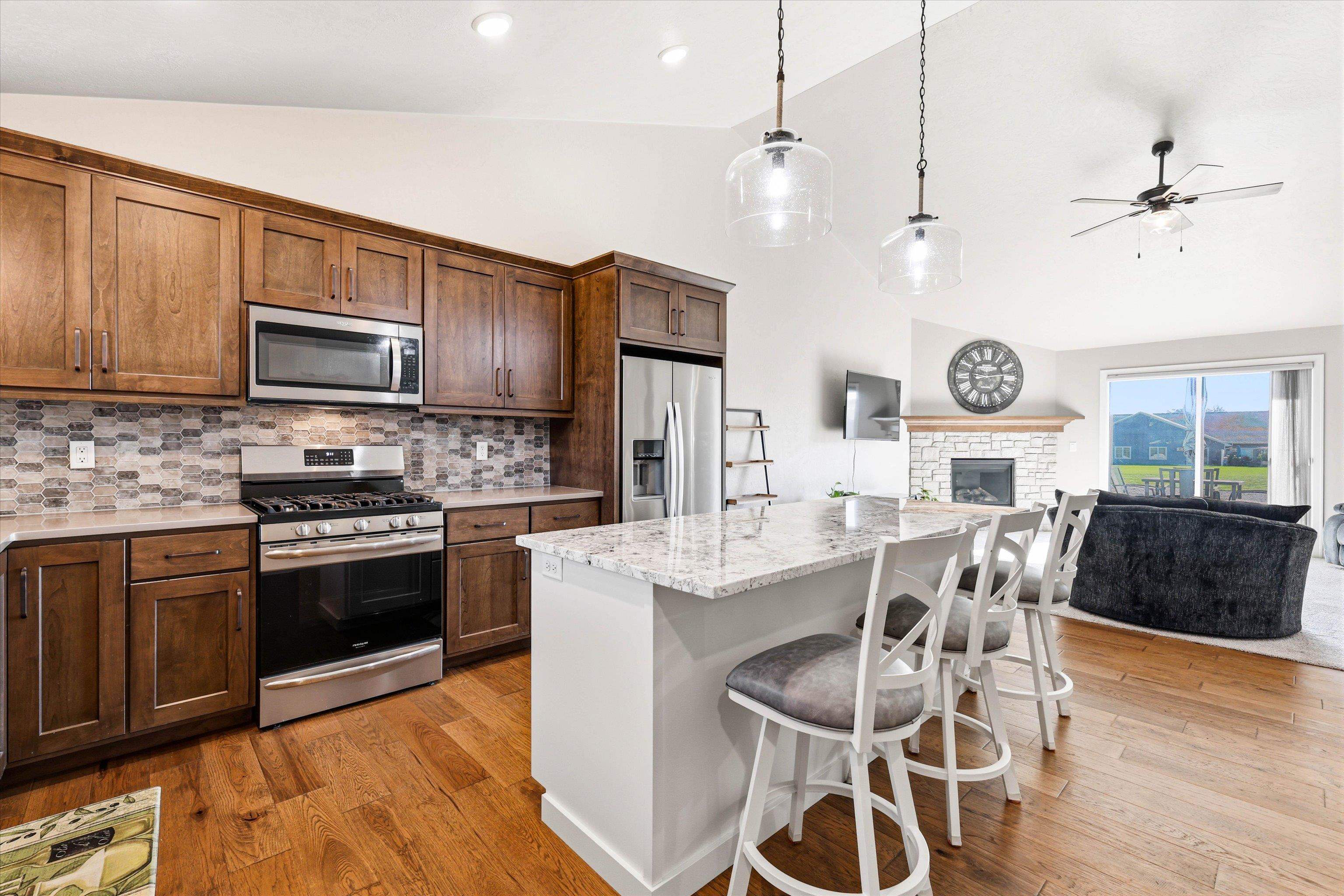 831 Sharon Ln, Pulaski, WI 54162