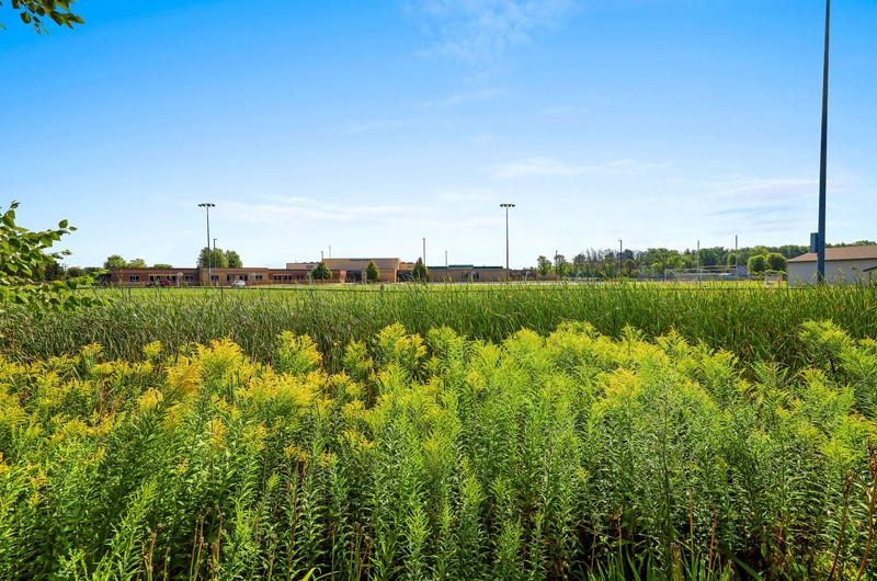 N9046 Spring Valley Rd, Menasha, WI 54952