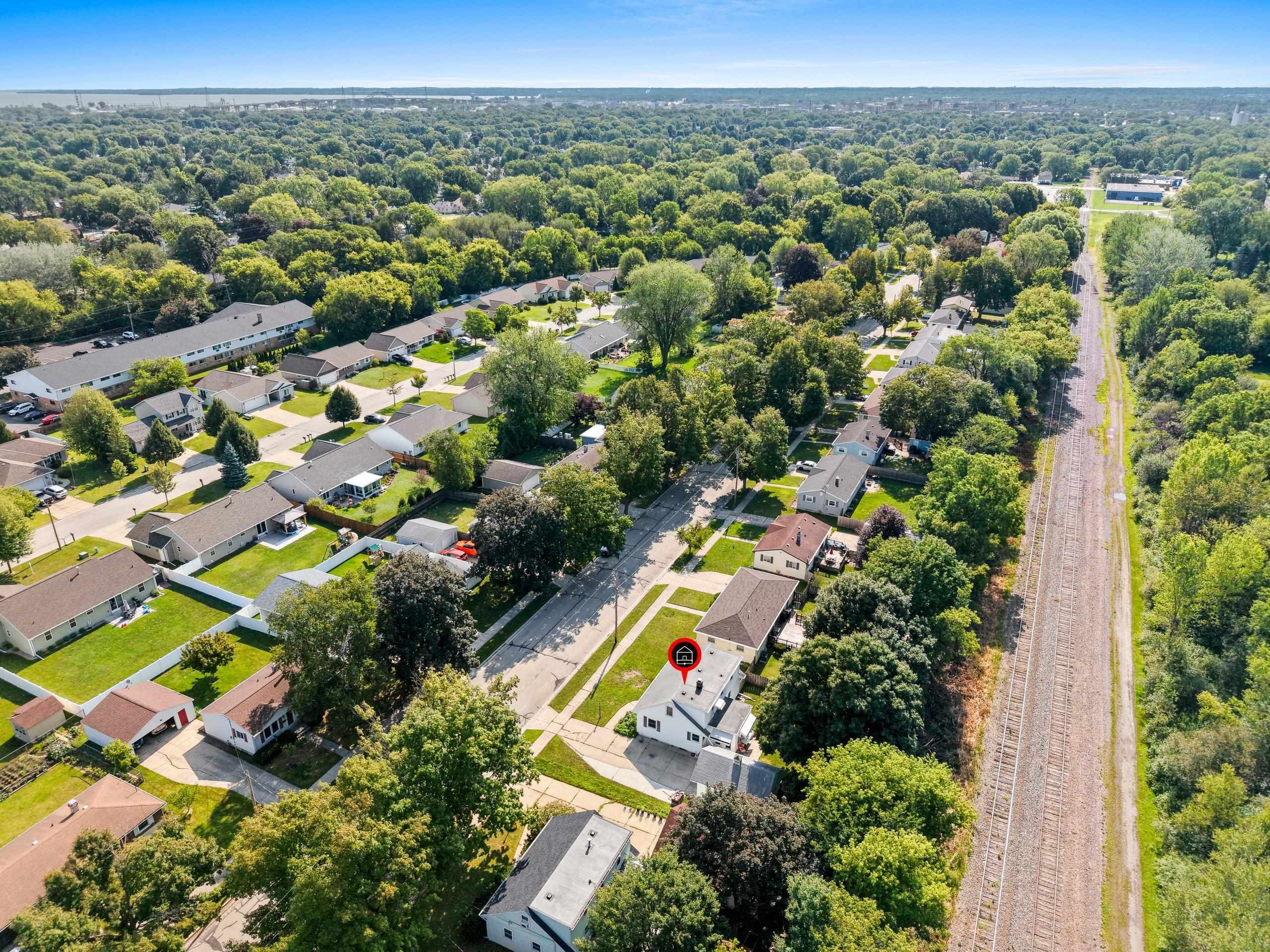 1335 San Jose Pl, Green Bay, WI 54303