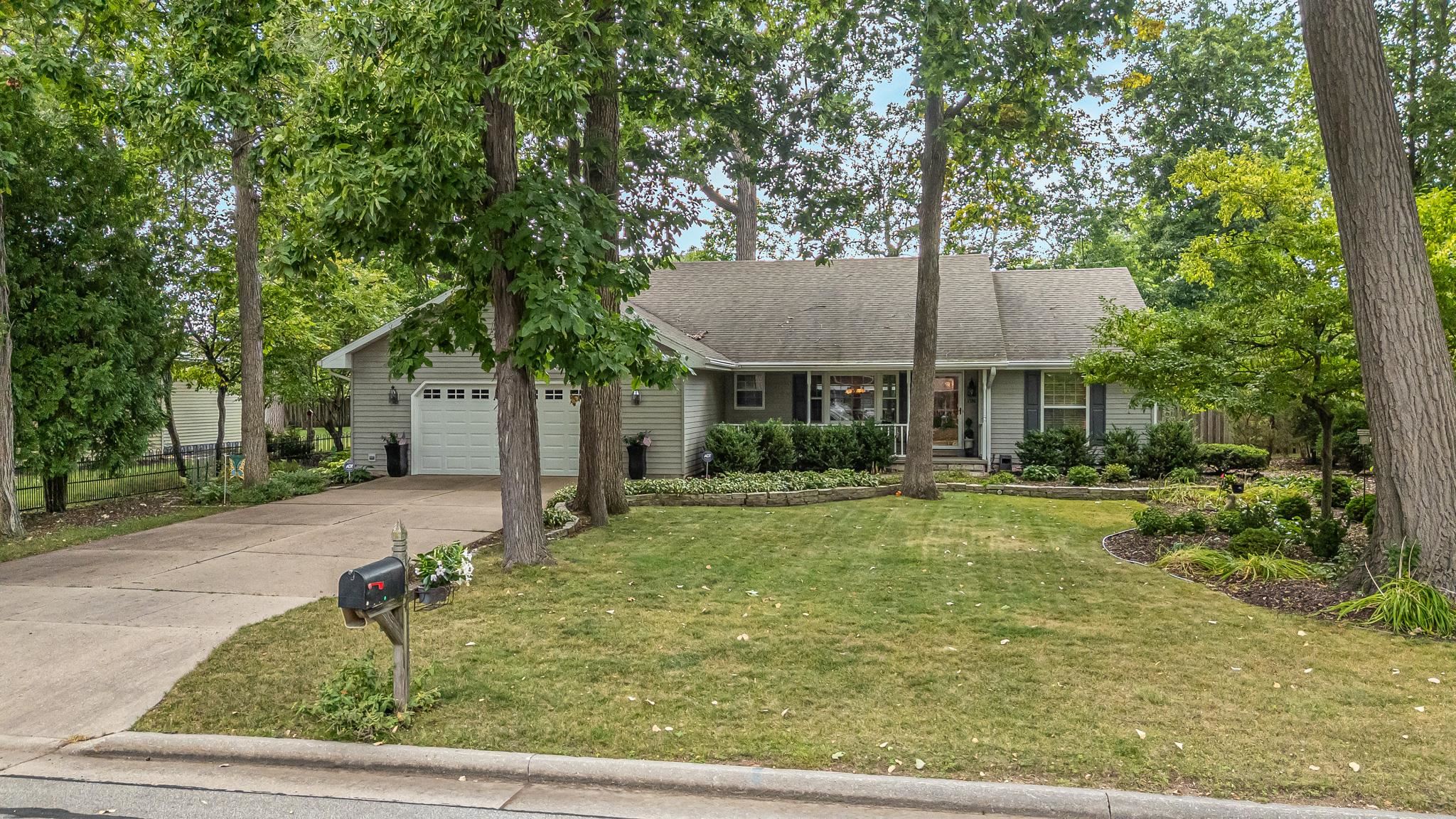 1794 Garnet Ct, Menasha, WI 54952