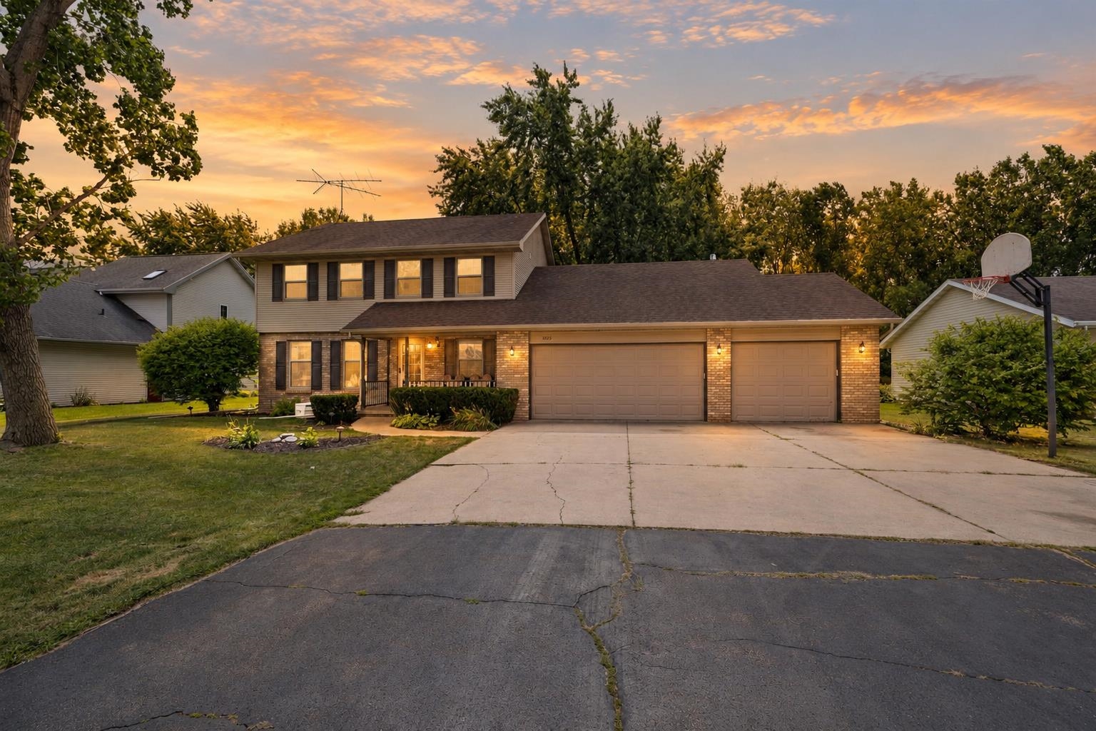 1029 Highland Park Rd, Neenah, WI 54956