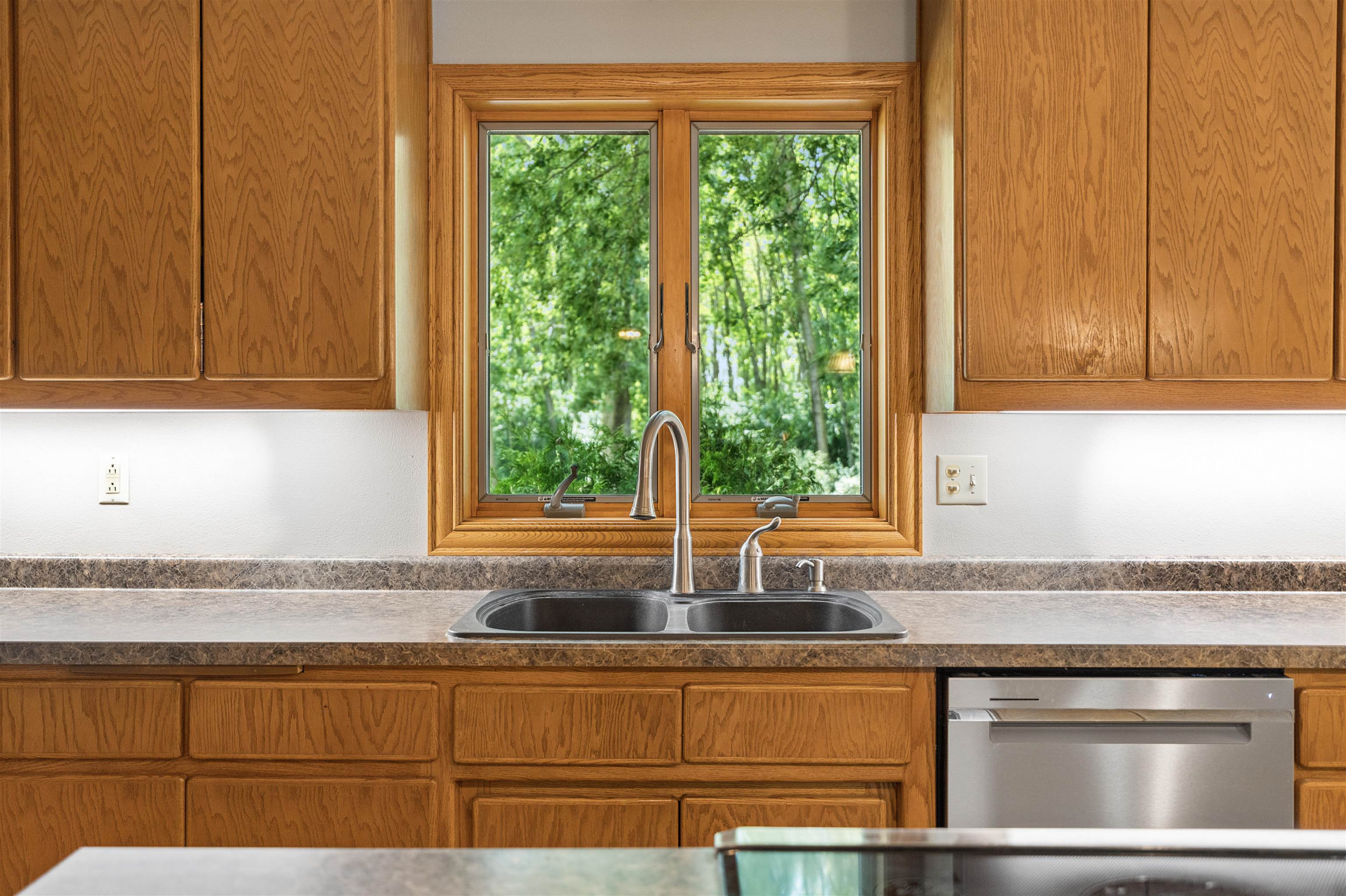1029 Highland Park Rd, Neenah, WI 54956