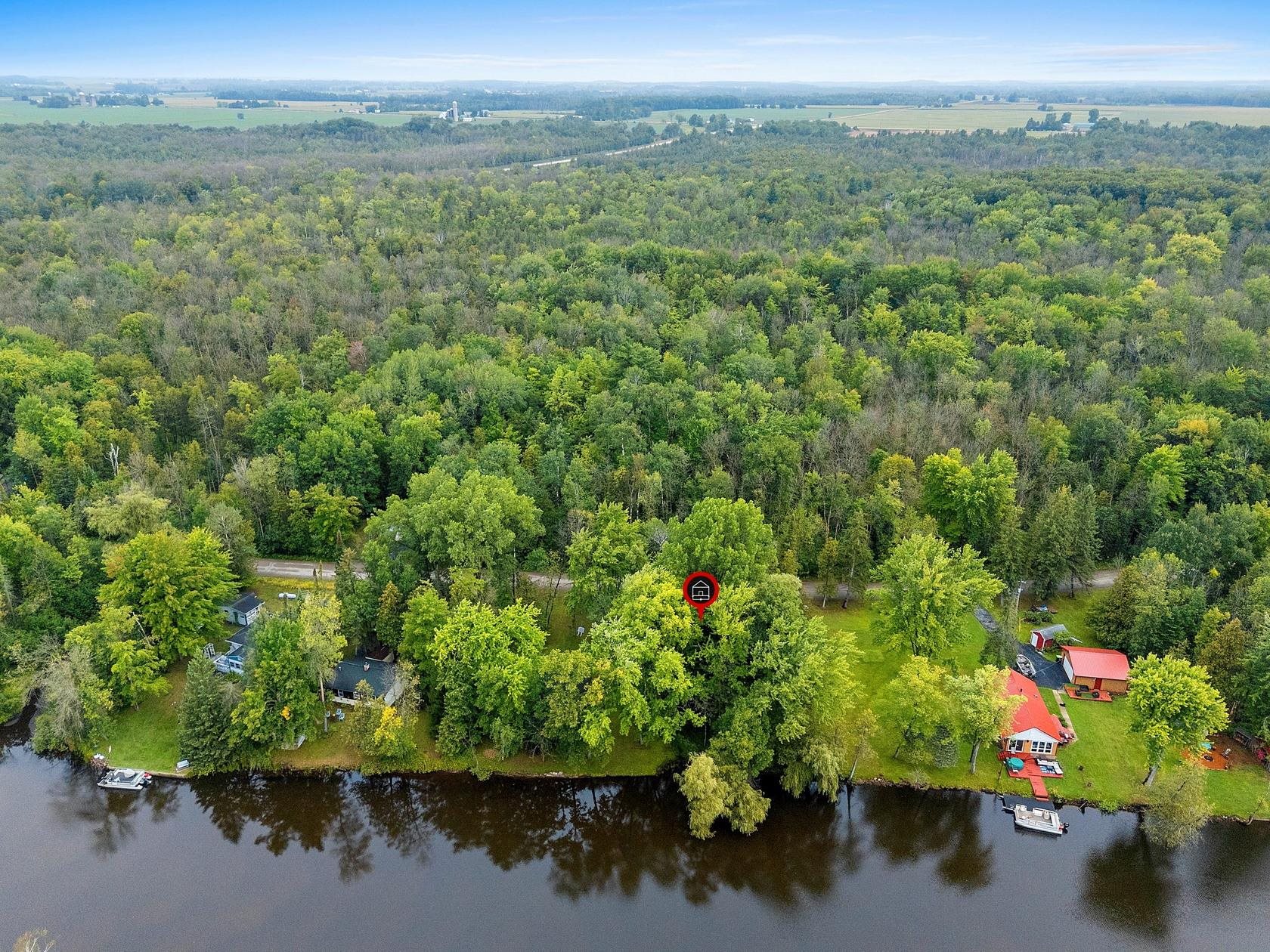 9561 Milwaukee Ln, Gillett, WI 54124
