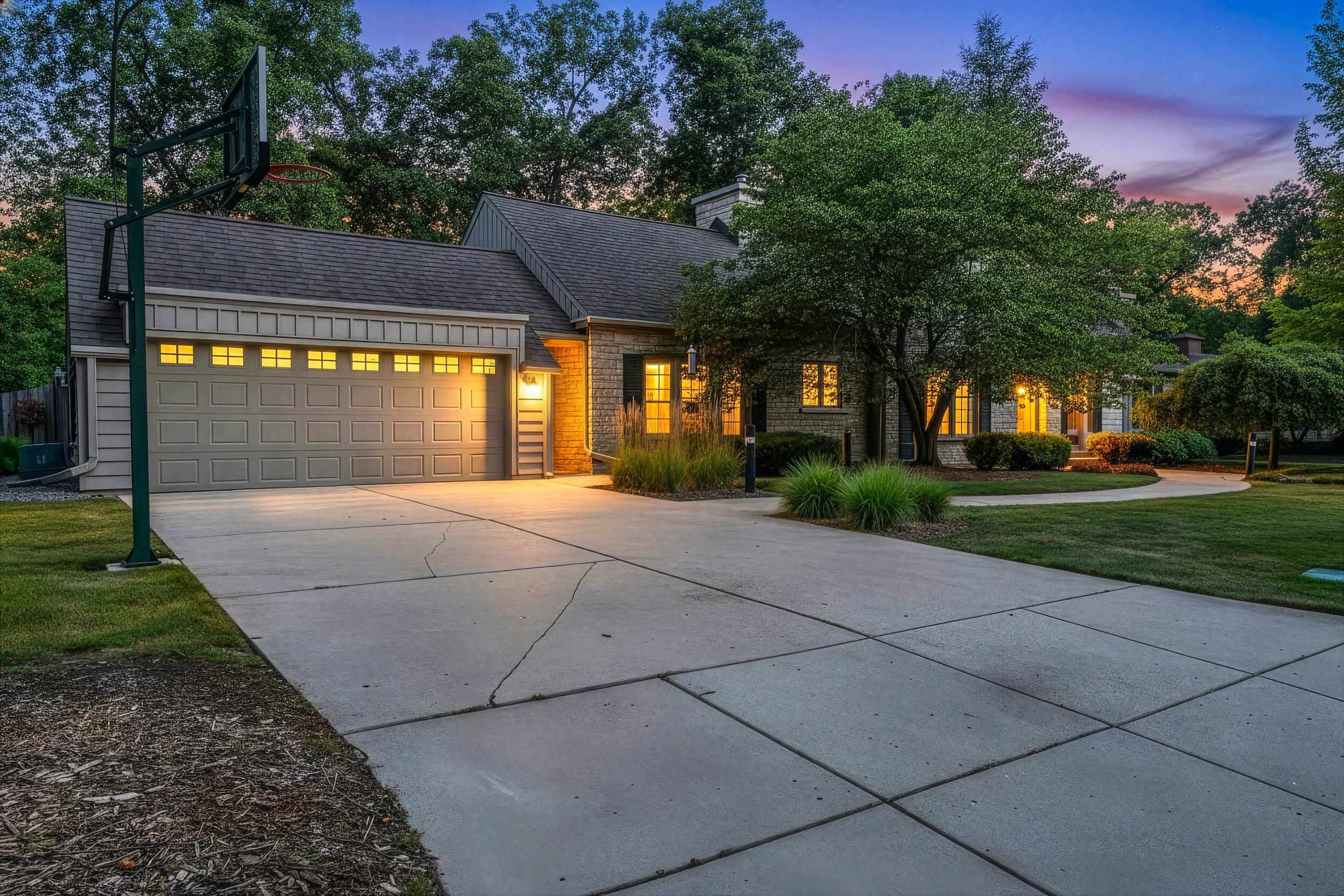 938 Hickory Ave, De Pere, WI 54115