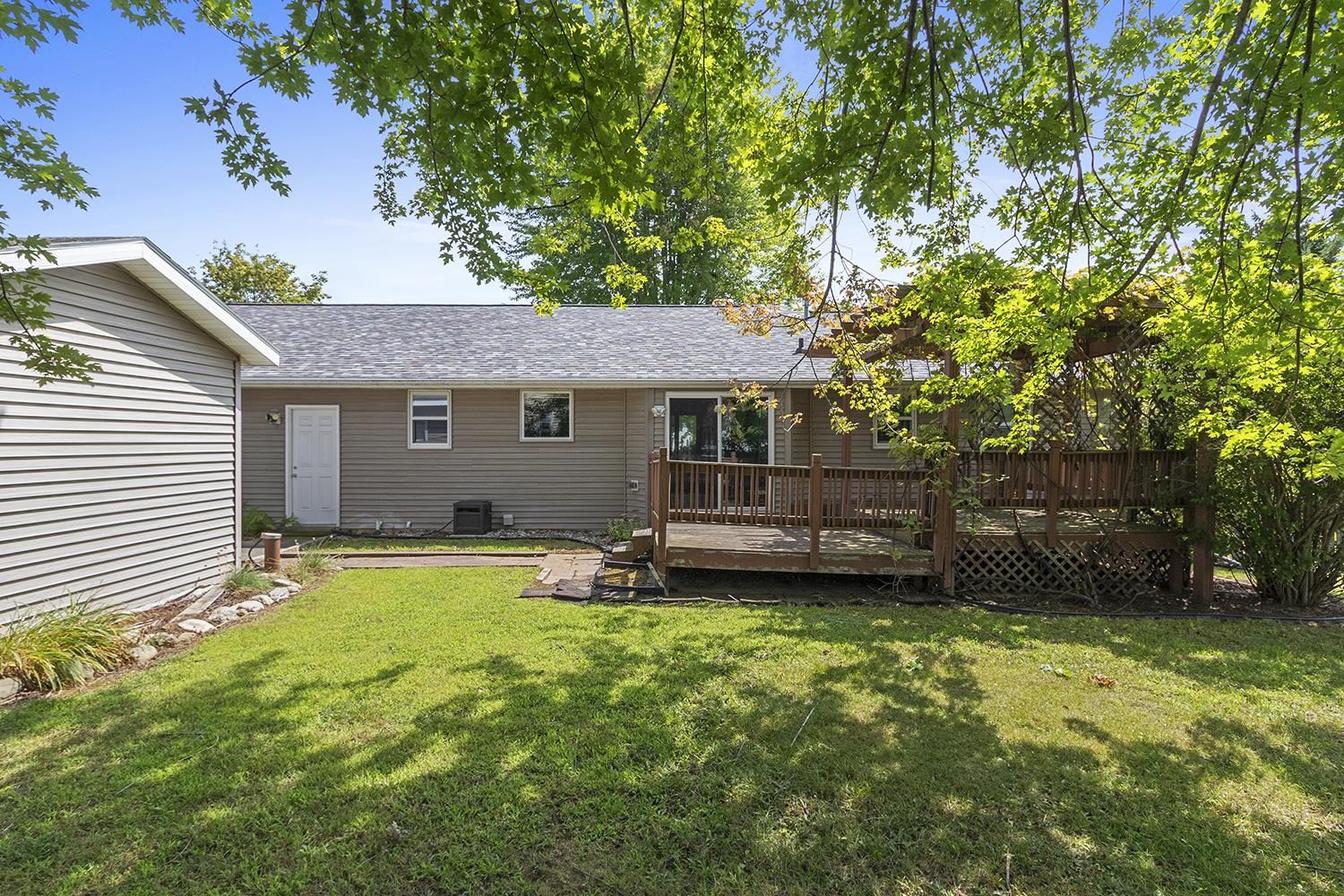 2093 Weedy St, Suamico, WI 54313