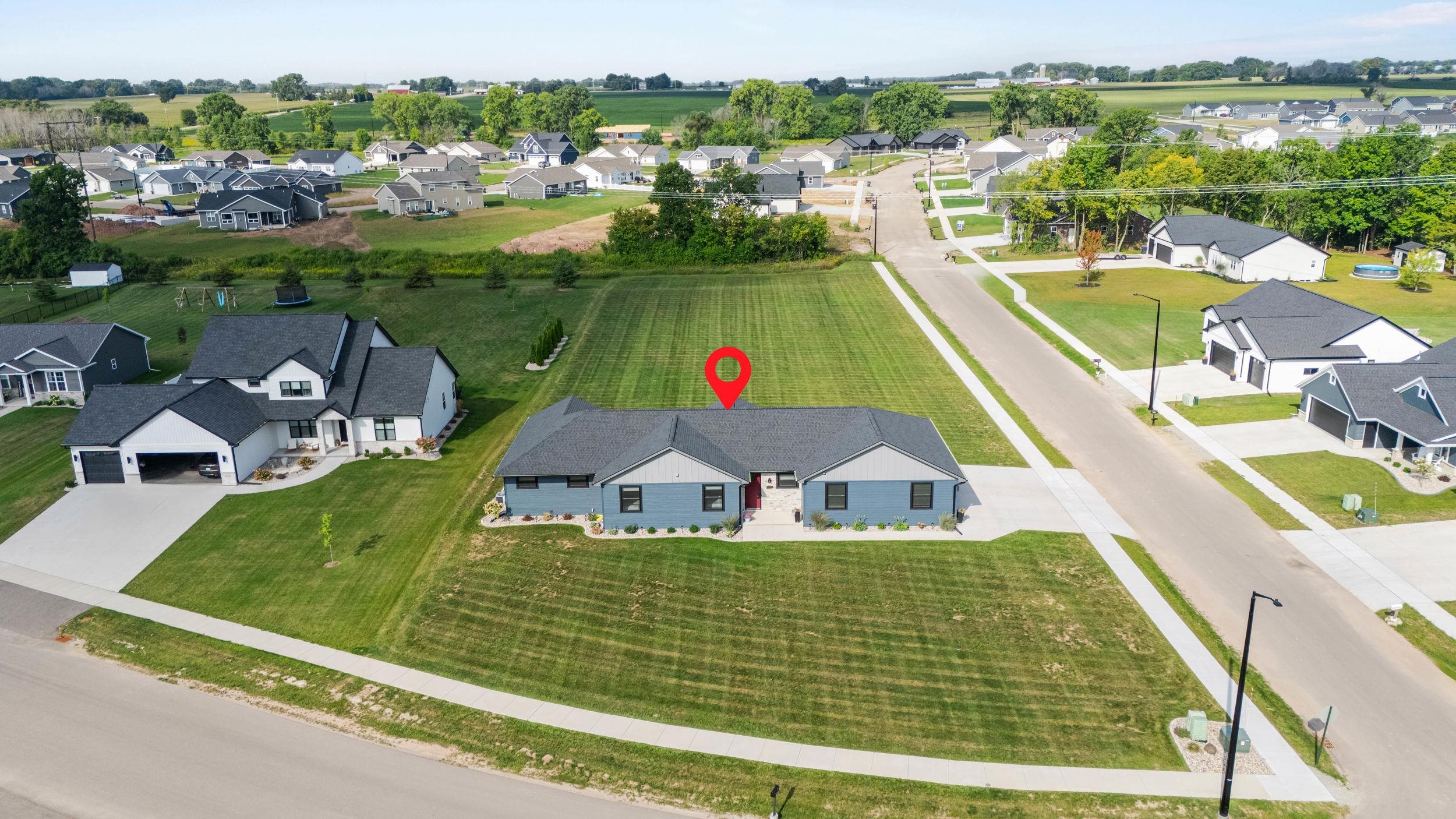 1765 Honor St, Neenah, WI 54956-5619