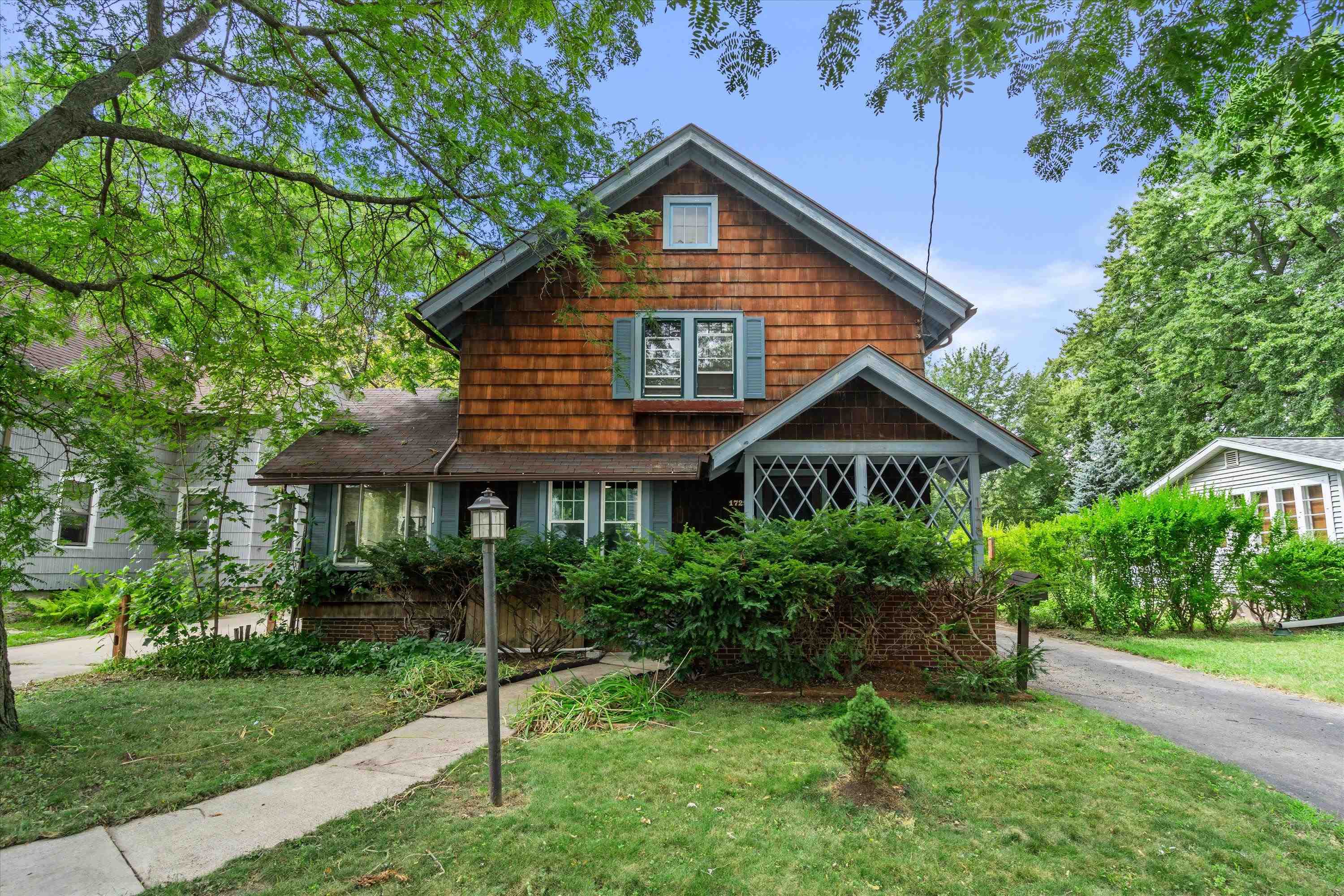 1729 N Oneida St, Appleton, WI 54911