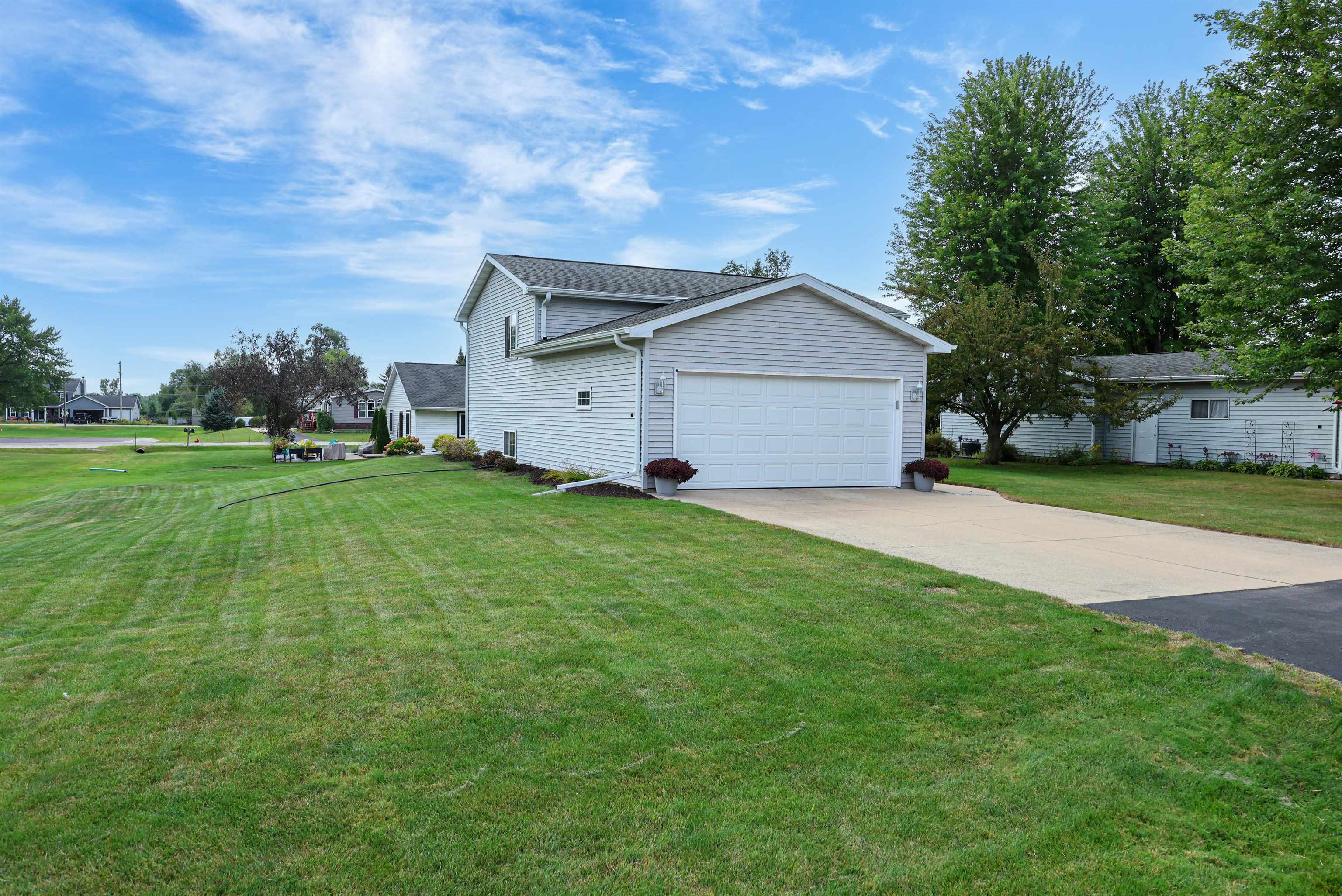 W7015 Verna Rd, Menasha, WI 54952