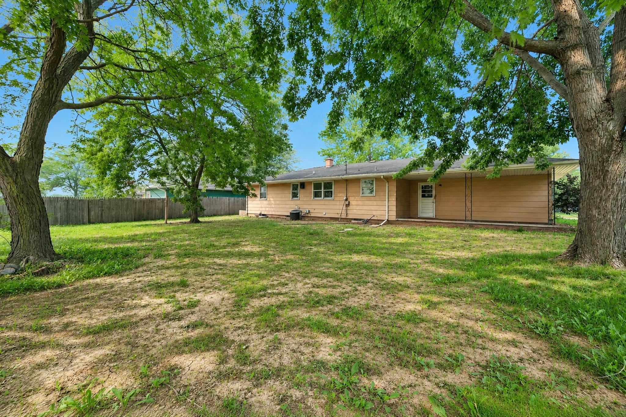 2320 Manitowoc Rd, Green Bay, WI 54311