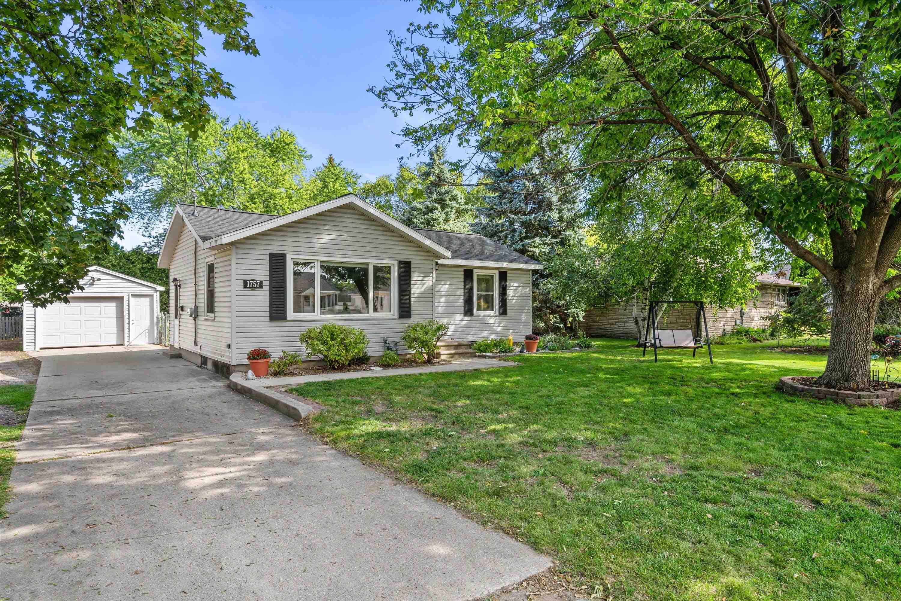 1757 Eastman Ave, Green Bay, WI 54302