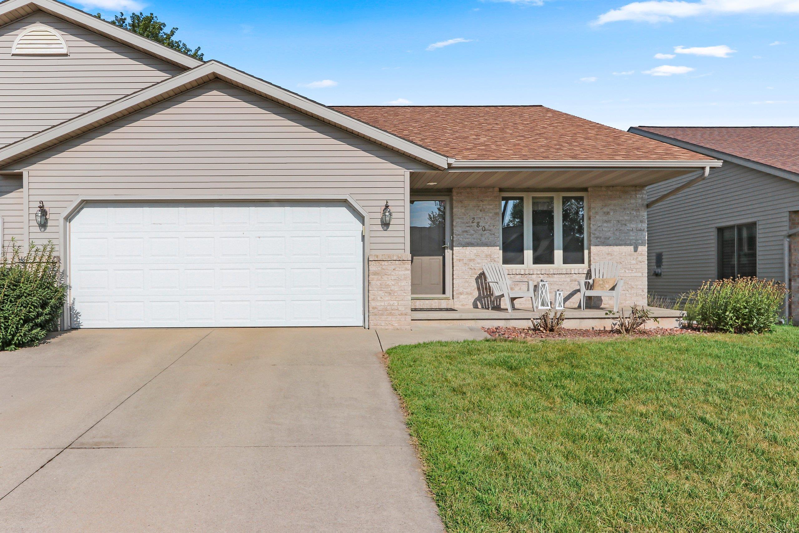 1280 N Franco Ct, De Pere, WI 54115-3817