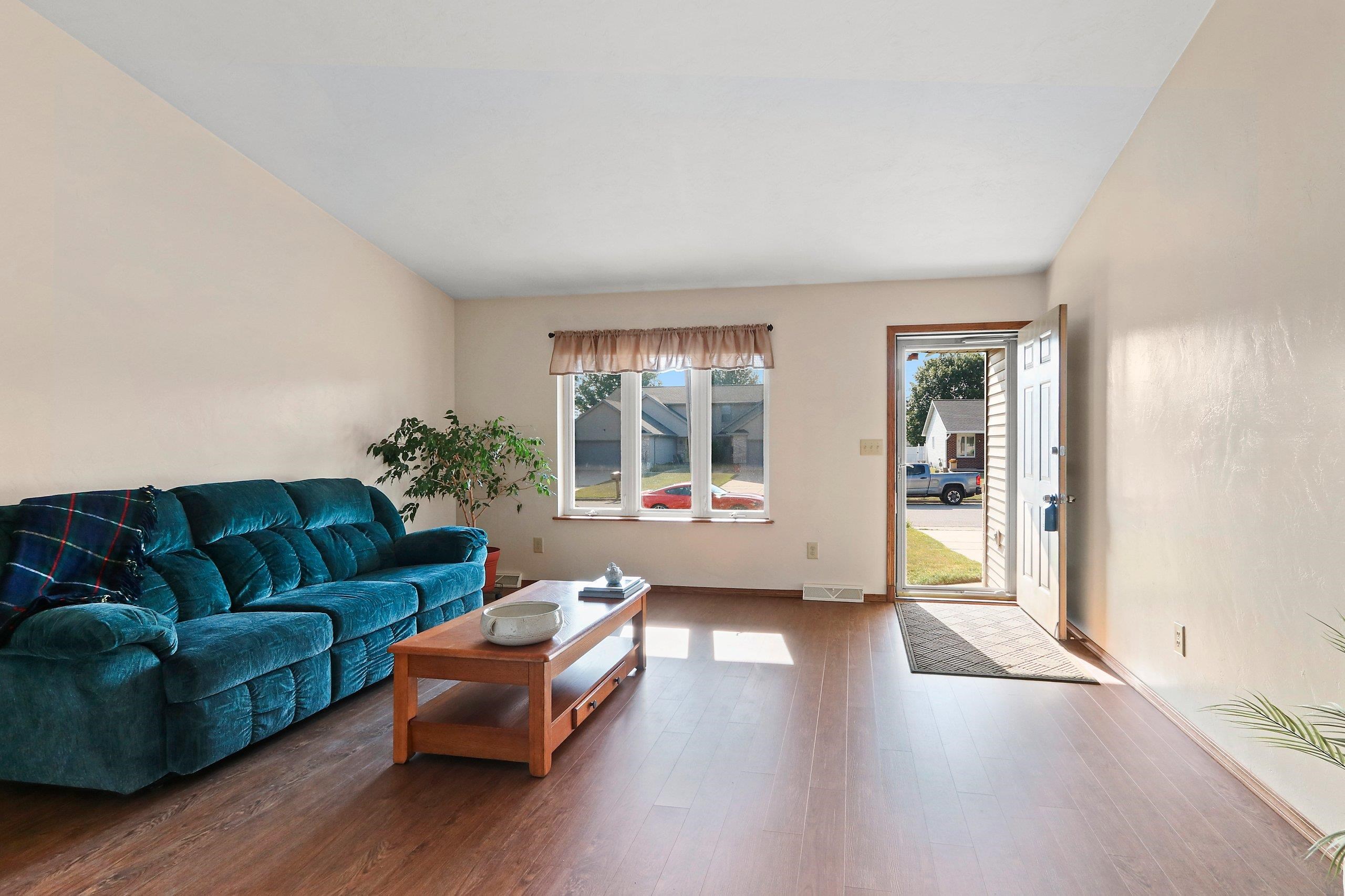 1280 N Franco Ct, De Pere, WI 54115-3817