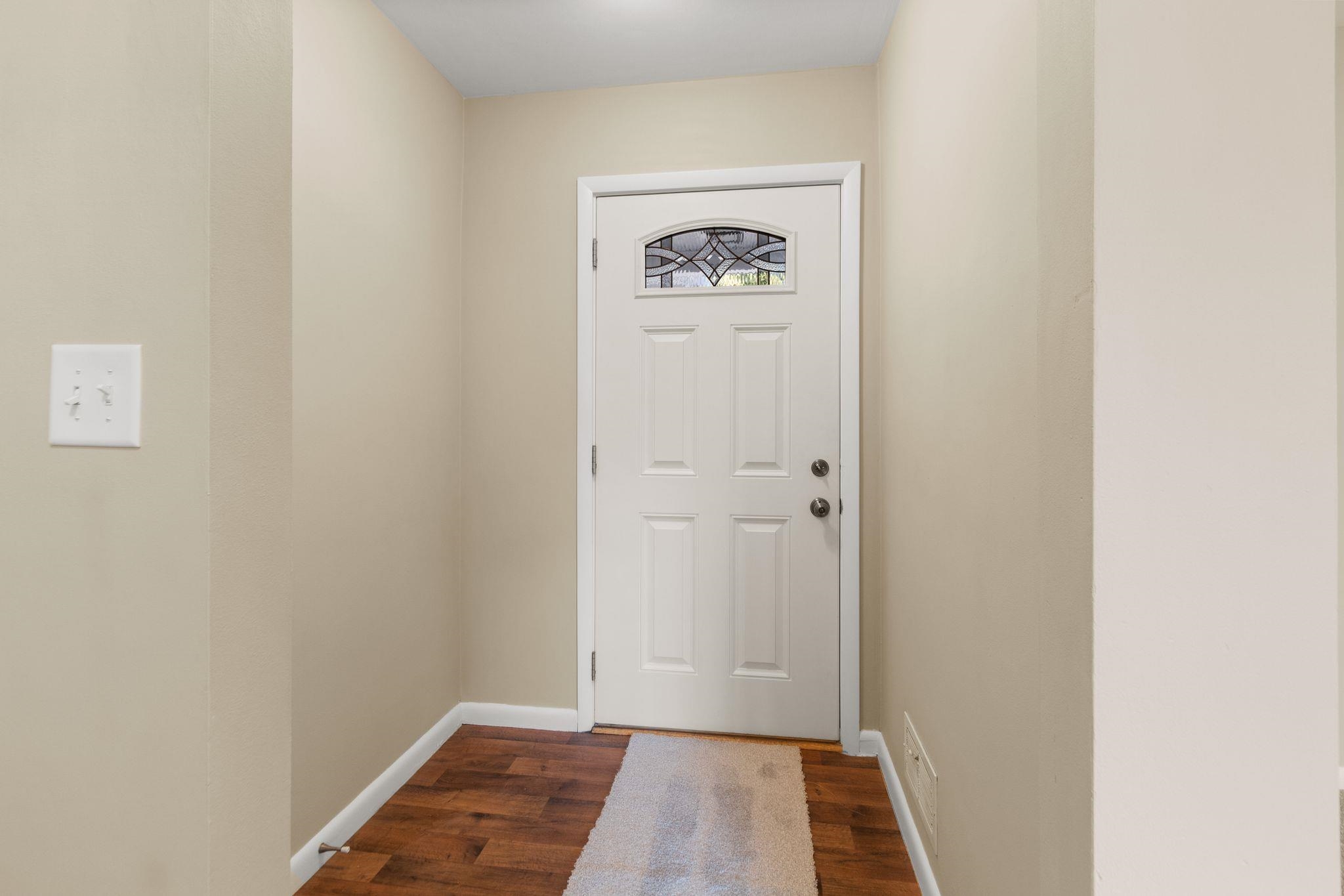 907 W 8th Ave, Oshkosh, WI 54902