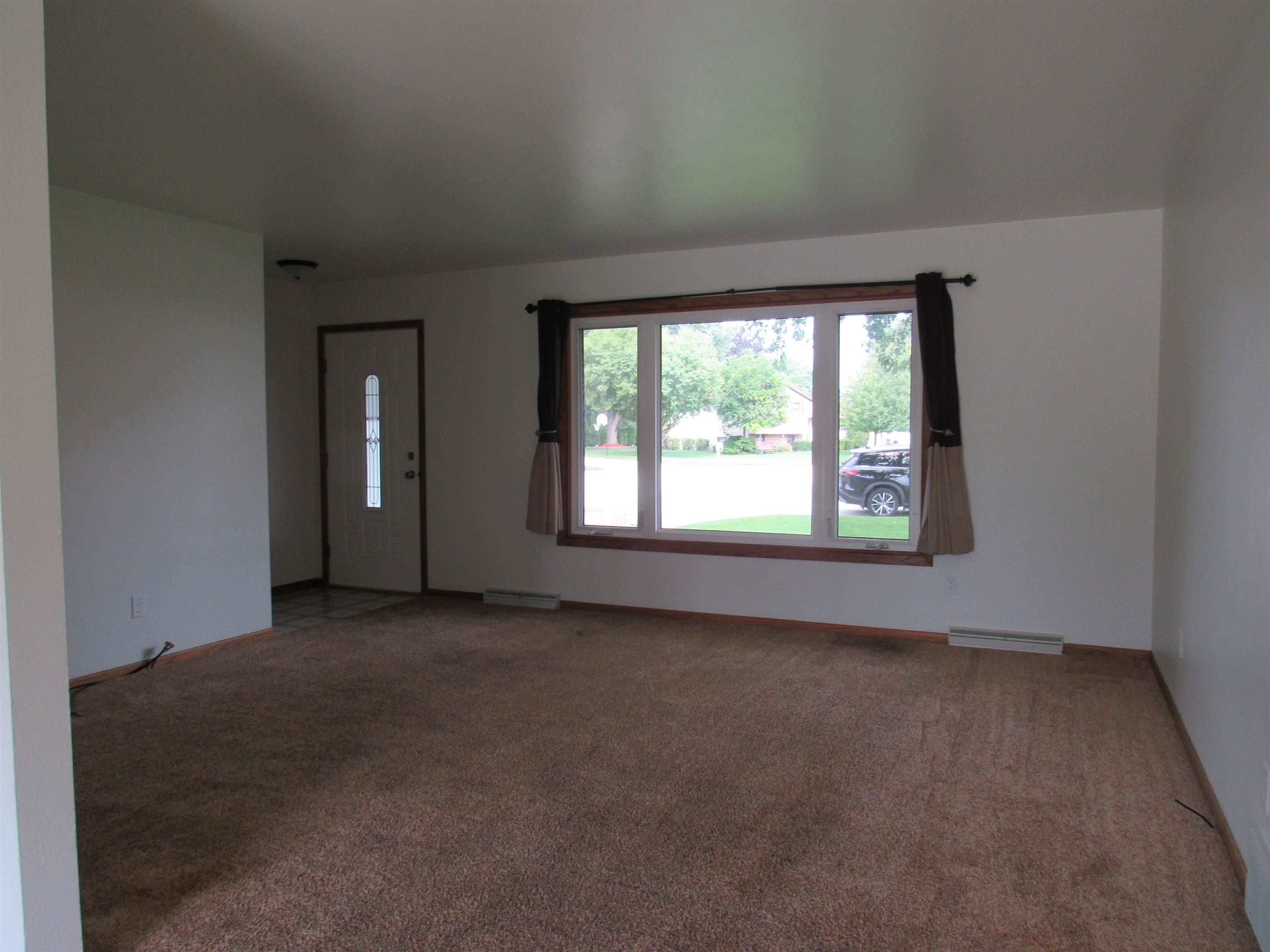 2781 Tulip Ct, Green Bay, WI 54313