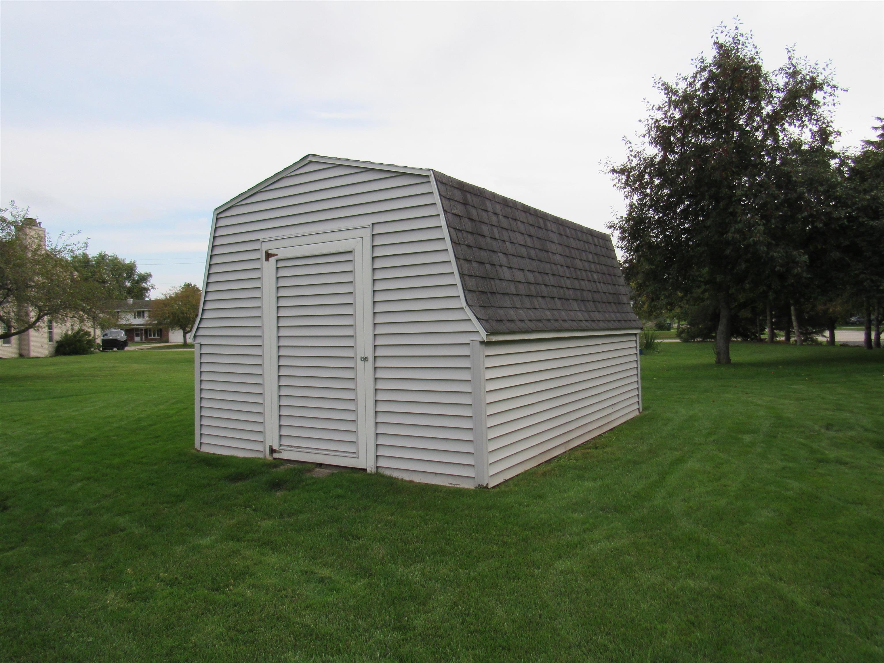 2781 Tulip Ct, Green Bay, WI 54313