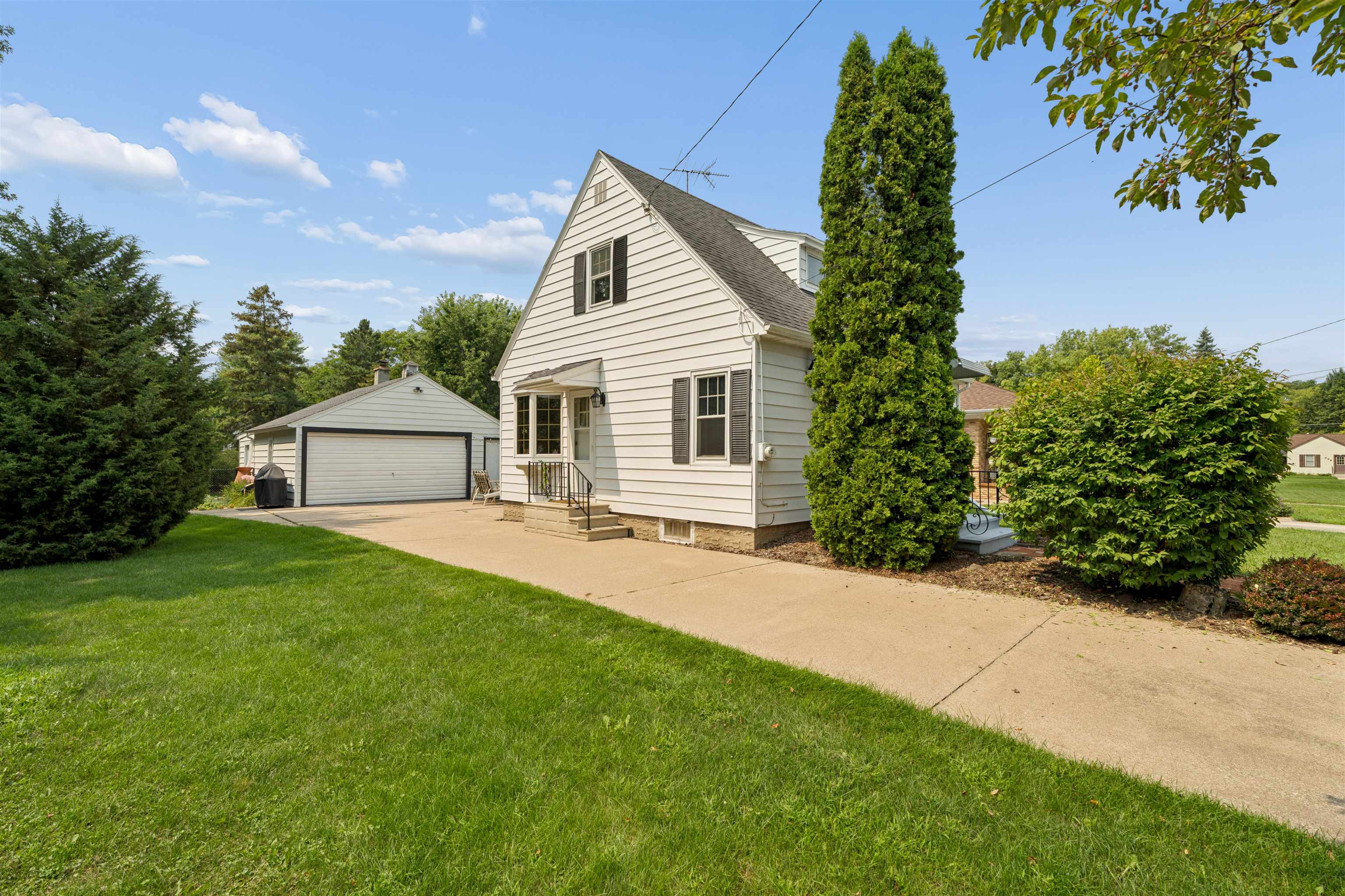 1823 Hubbard St, Oshkosh, WI 54902