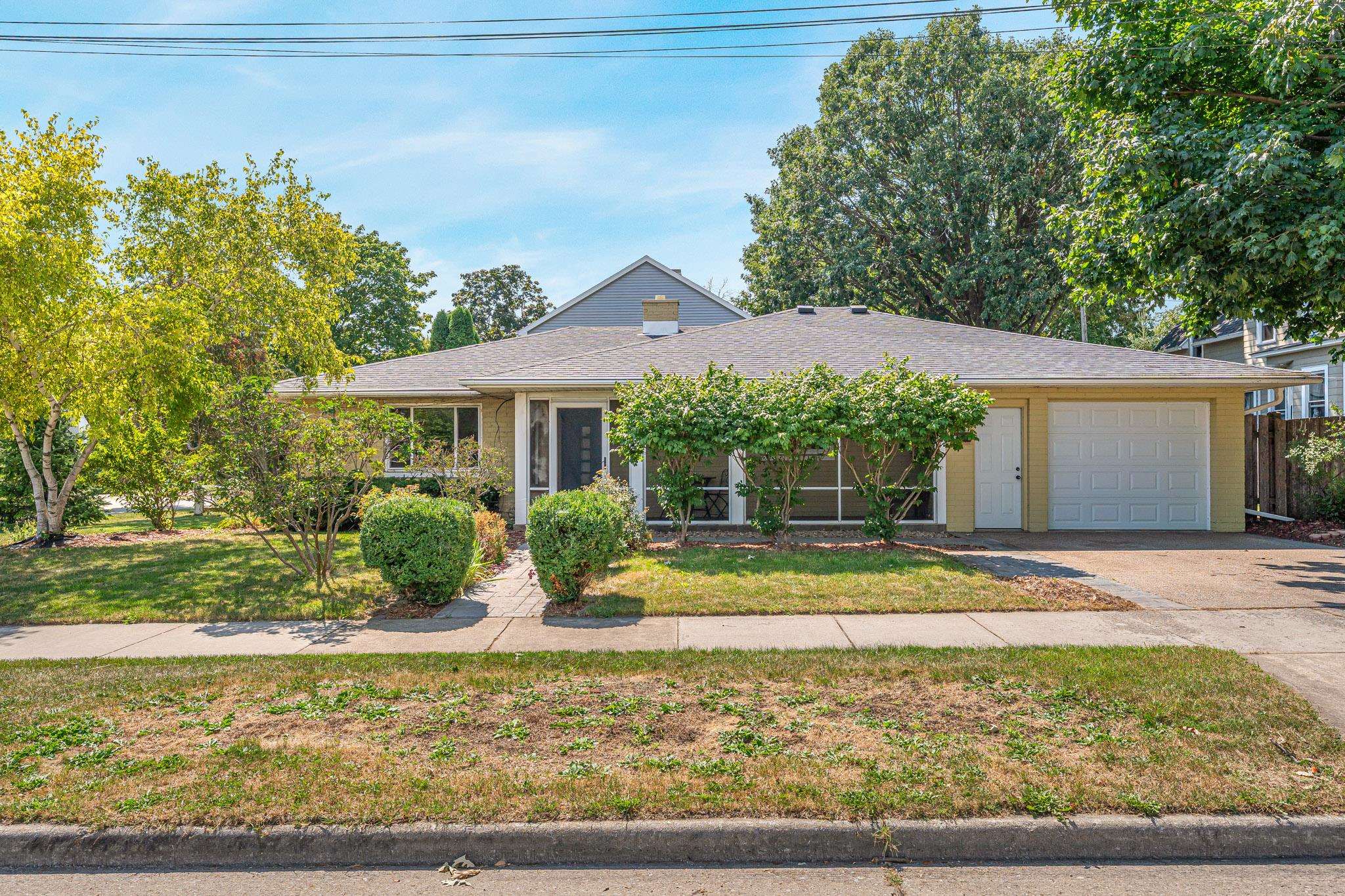 1381 Winnebago Ave, Oshkosh, WI 54901