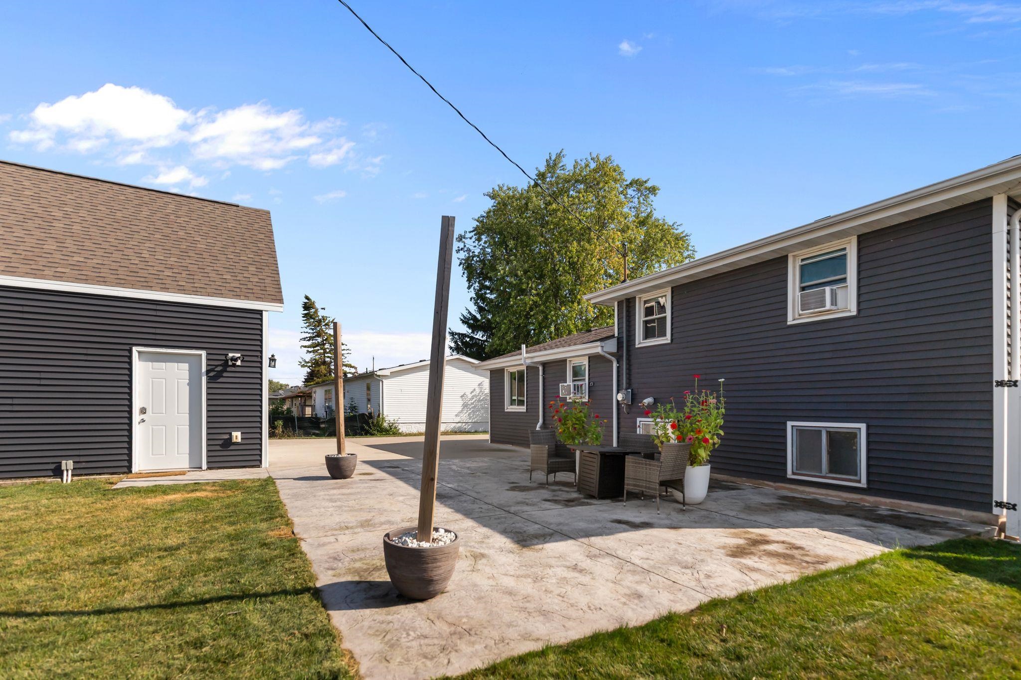 1158 Loretta Ave, Menasha, WI 54952