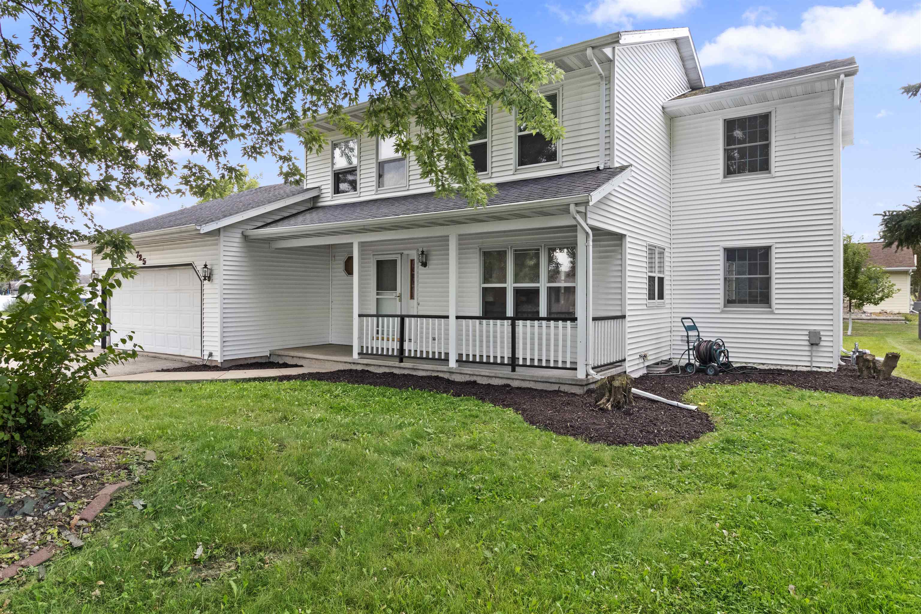 725 Harrison Ave, Omro, WI 54963