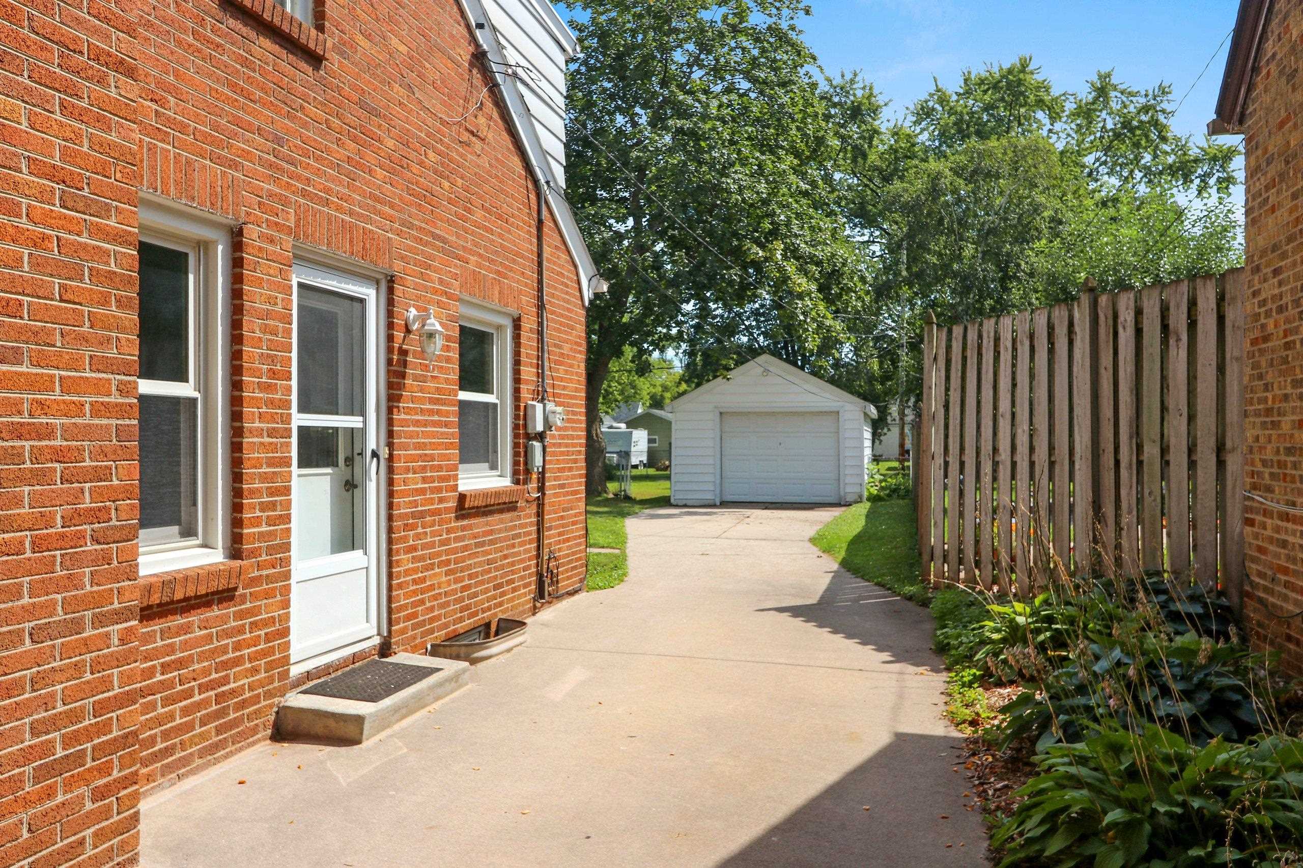 1139 14th Ave, Green Bay, WI 54304