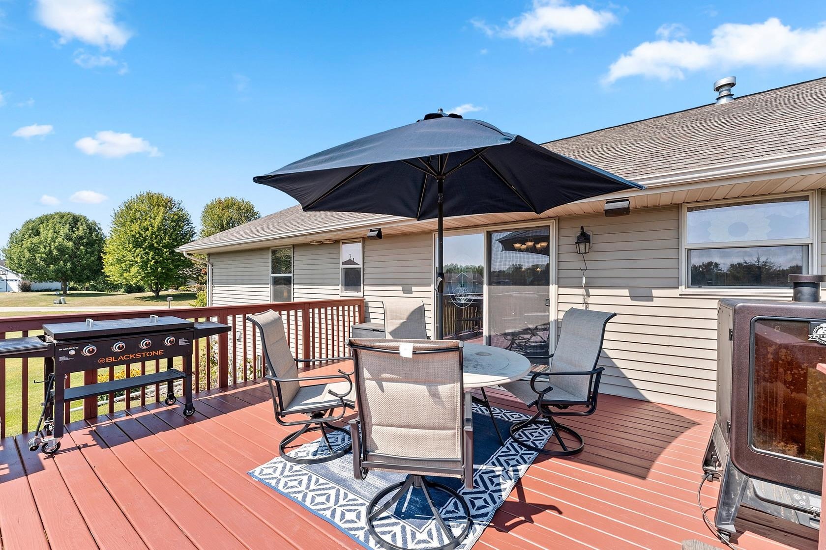 5056 Snapdragon Cir, Little Suamico, WI 54141