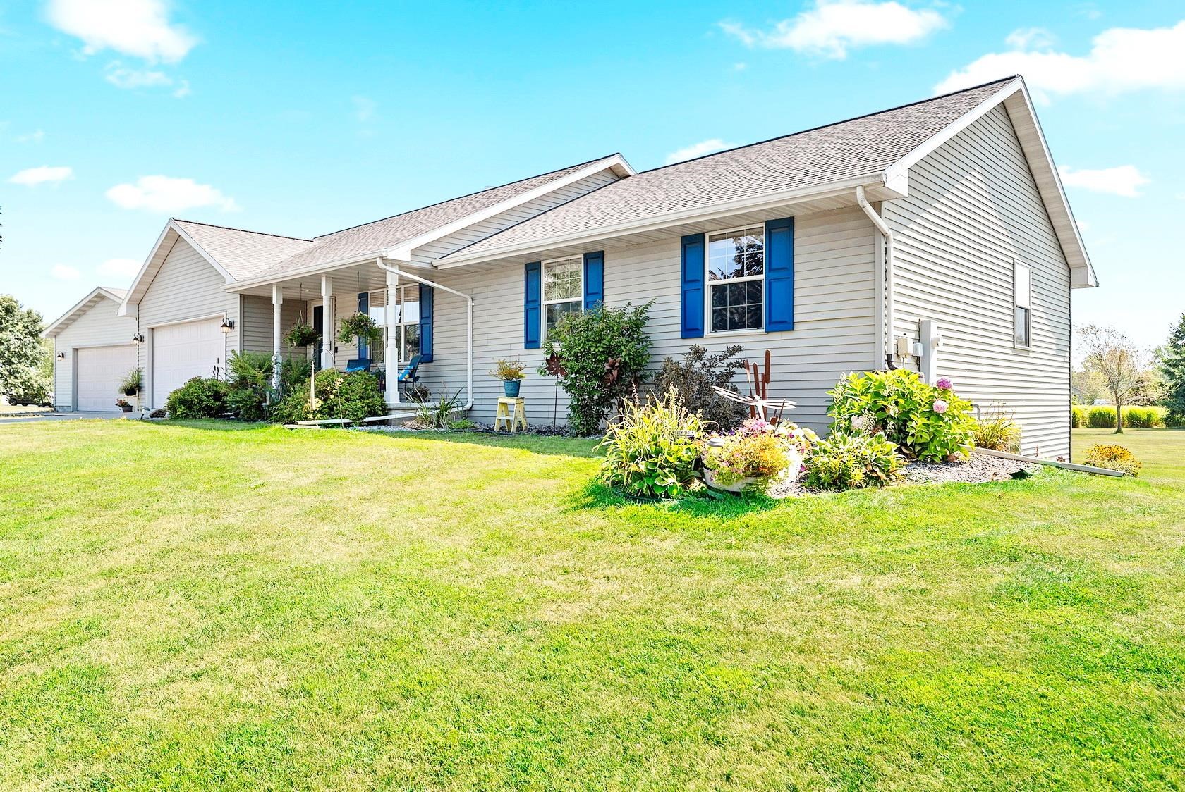 5056 Snapdragon Cir, Little Suamico, WI 54141