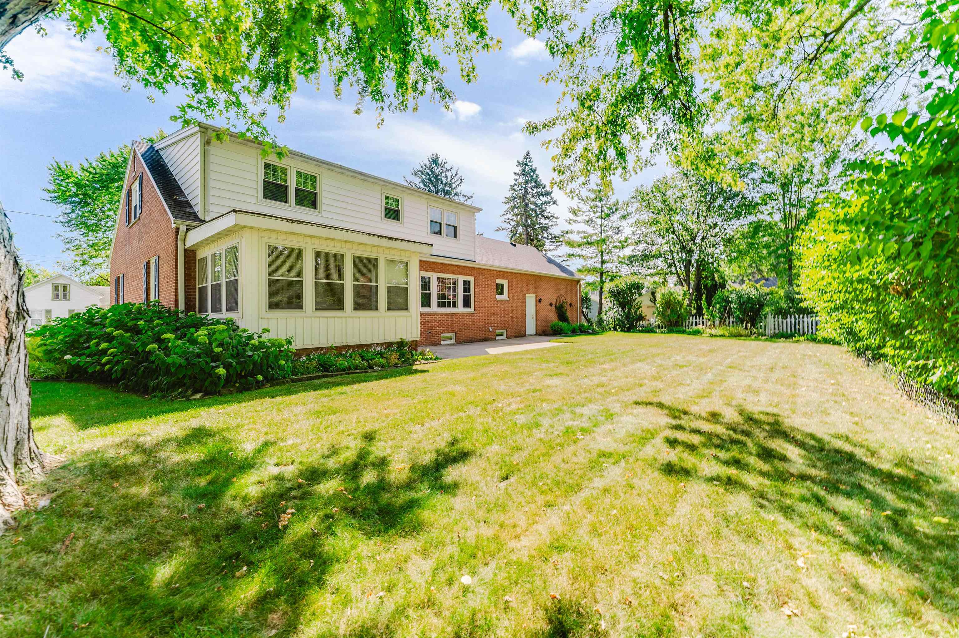 1655 Arizona St, Oshkosh, WI 54902