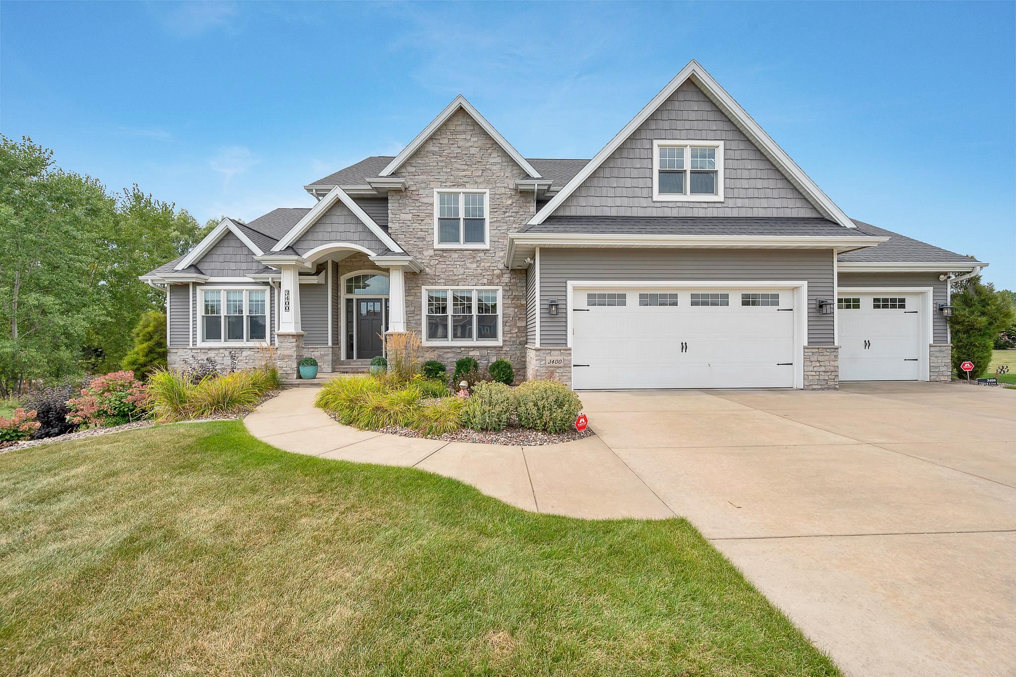 3400 Amber Ln, Green Bay, WI 54311