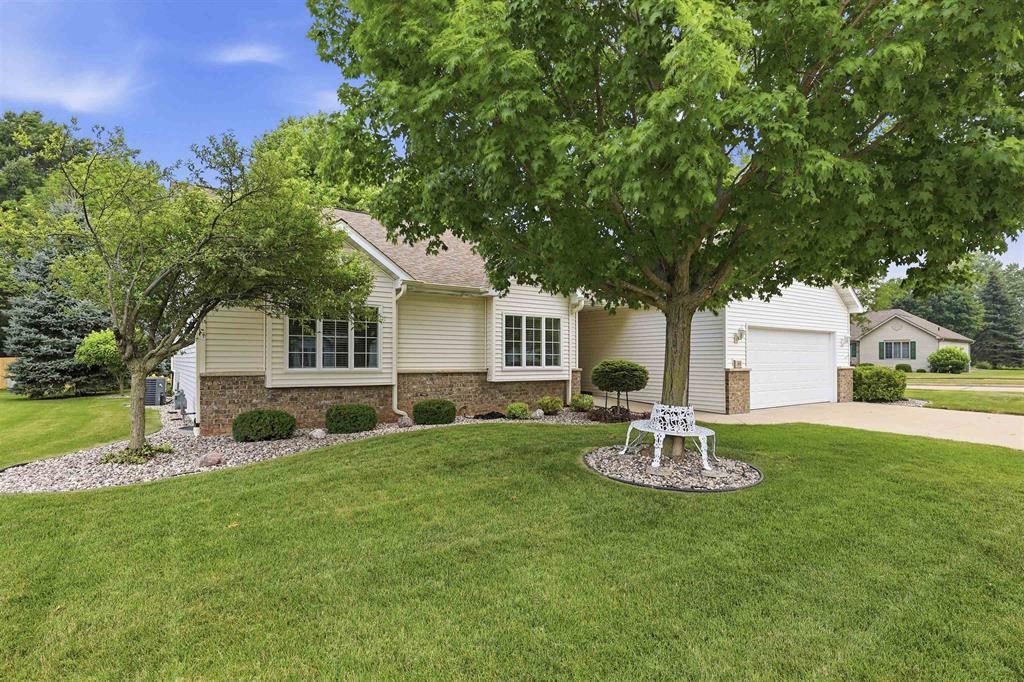 89 Penbrook Cir, Appleton, WI 54914