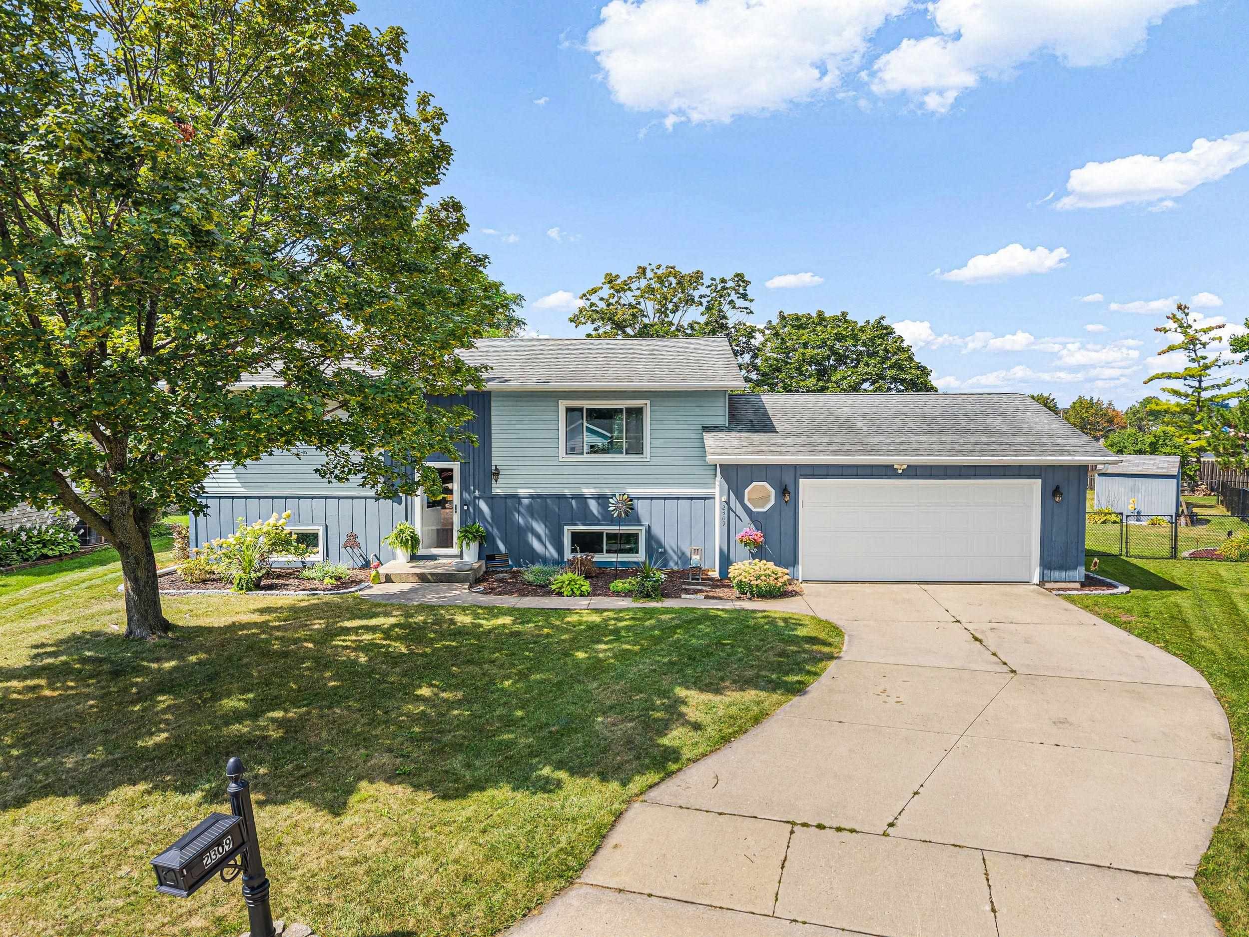 2309 Brantwood Dr, Neenah, WI 54956