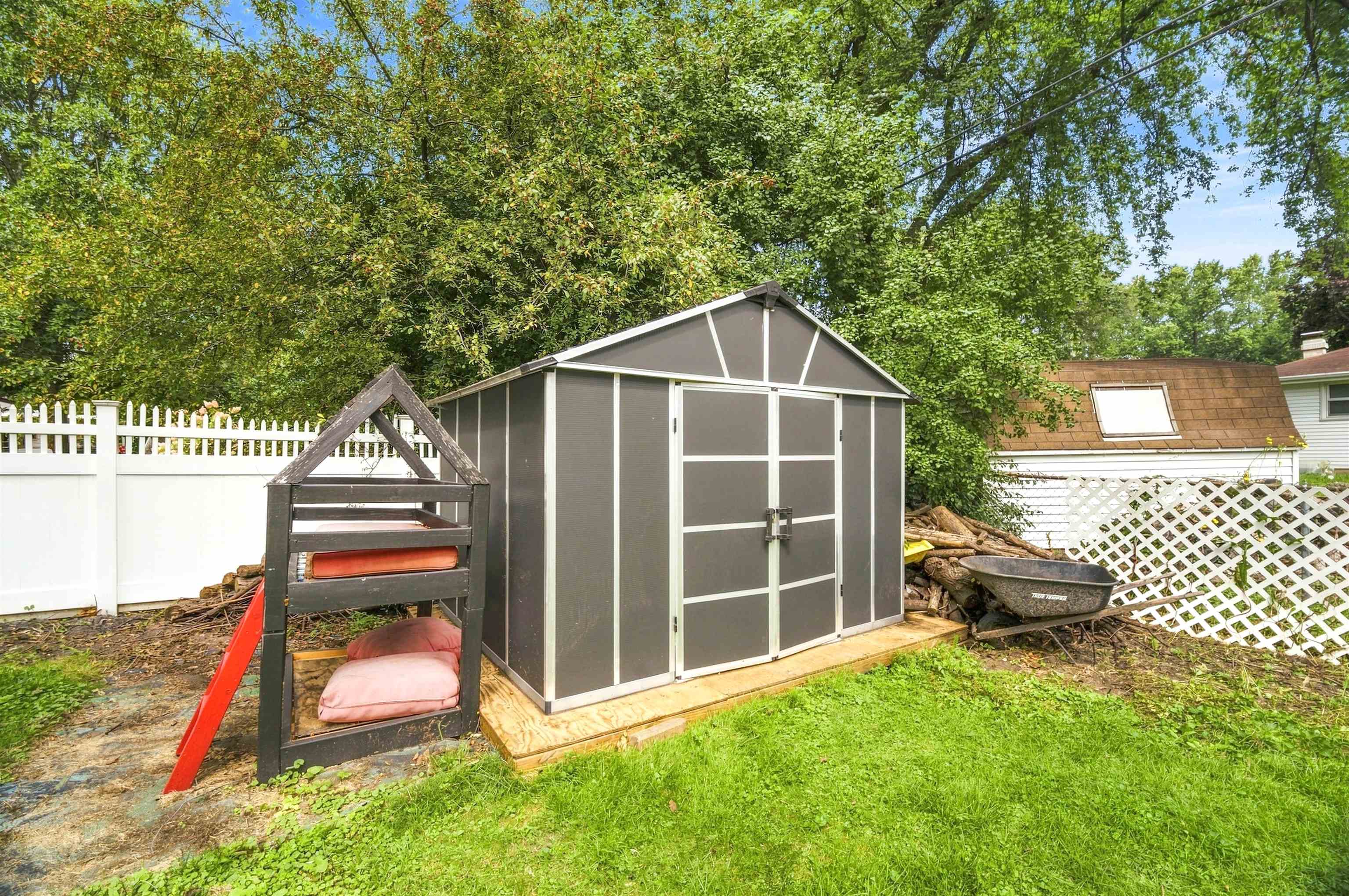 1550 Careful Dr, Green Bay, WI 54304