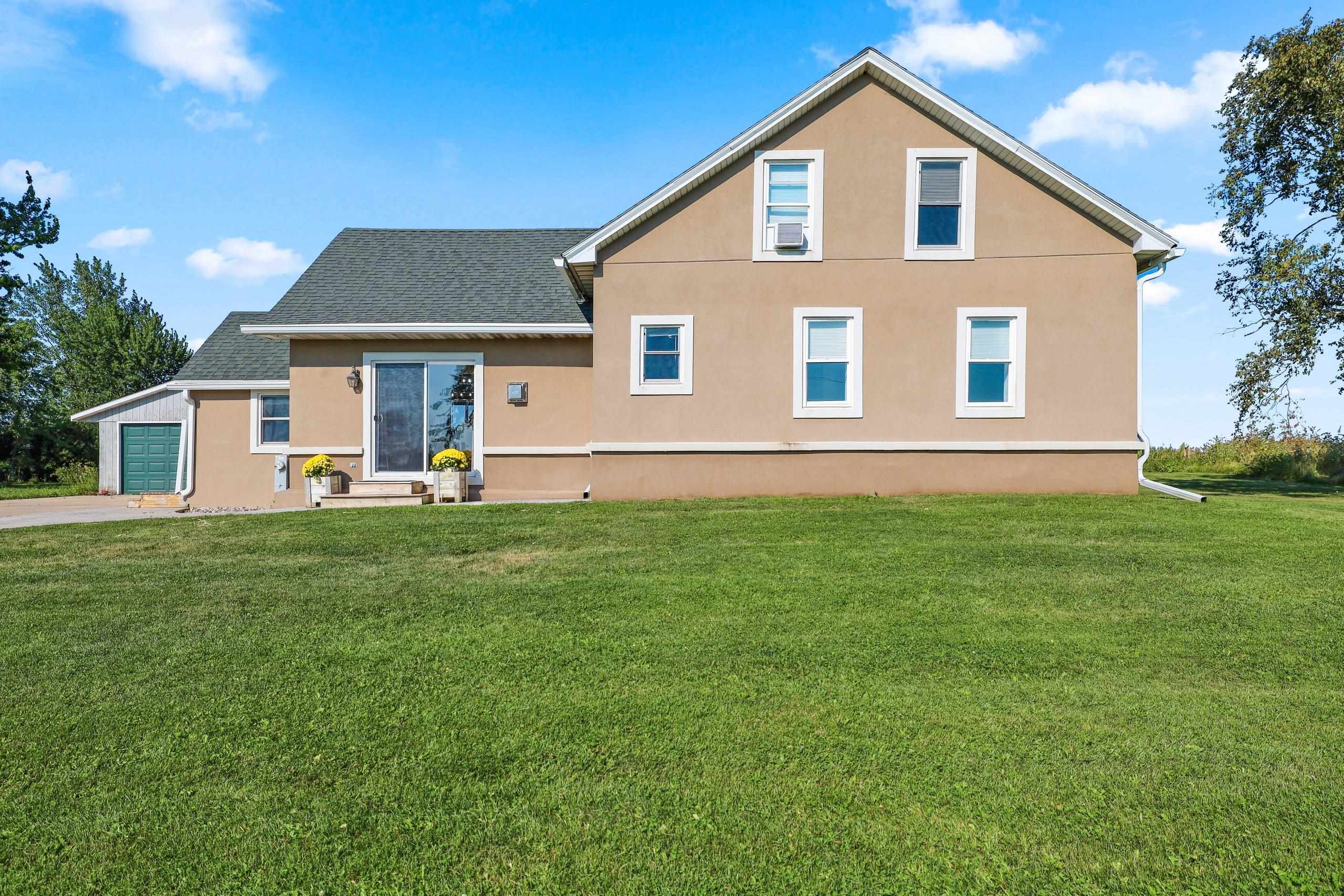 1372 Phillips Rd, Green Bay, WI 54311