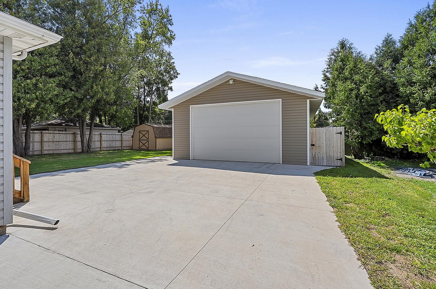 931 Coppens Rd, Green Bay, WI 54303