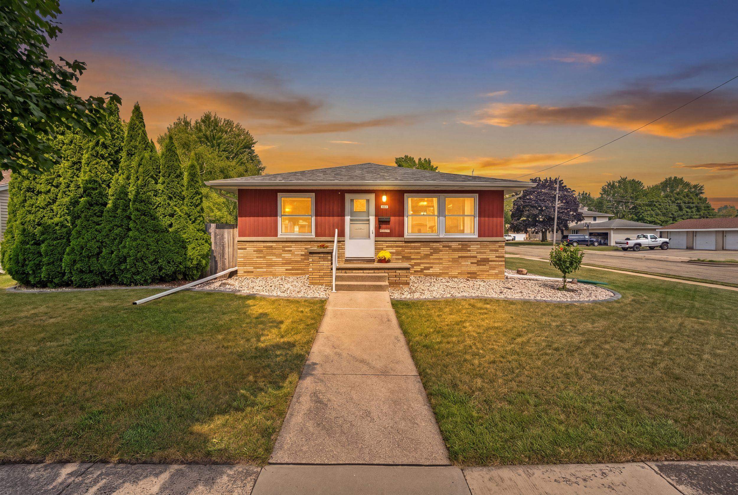 1324 Bismarck Ave, Oshkosh, WI 54902-5680