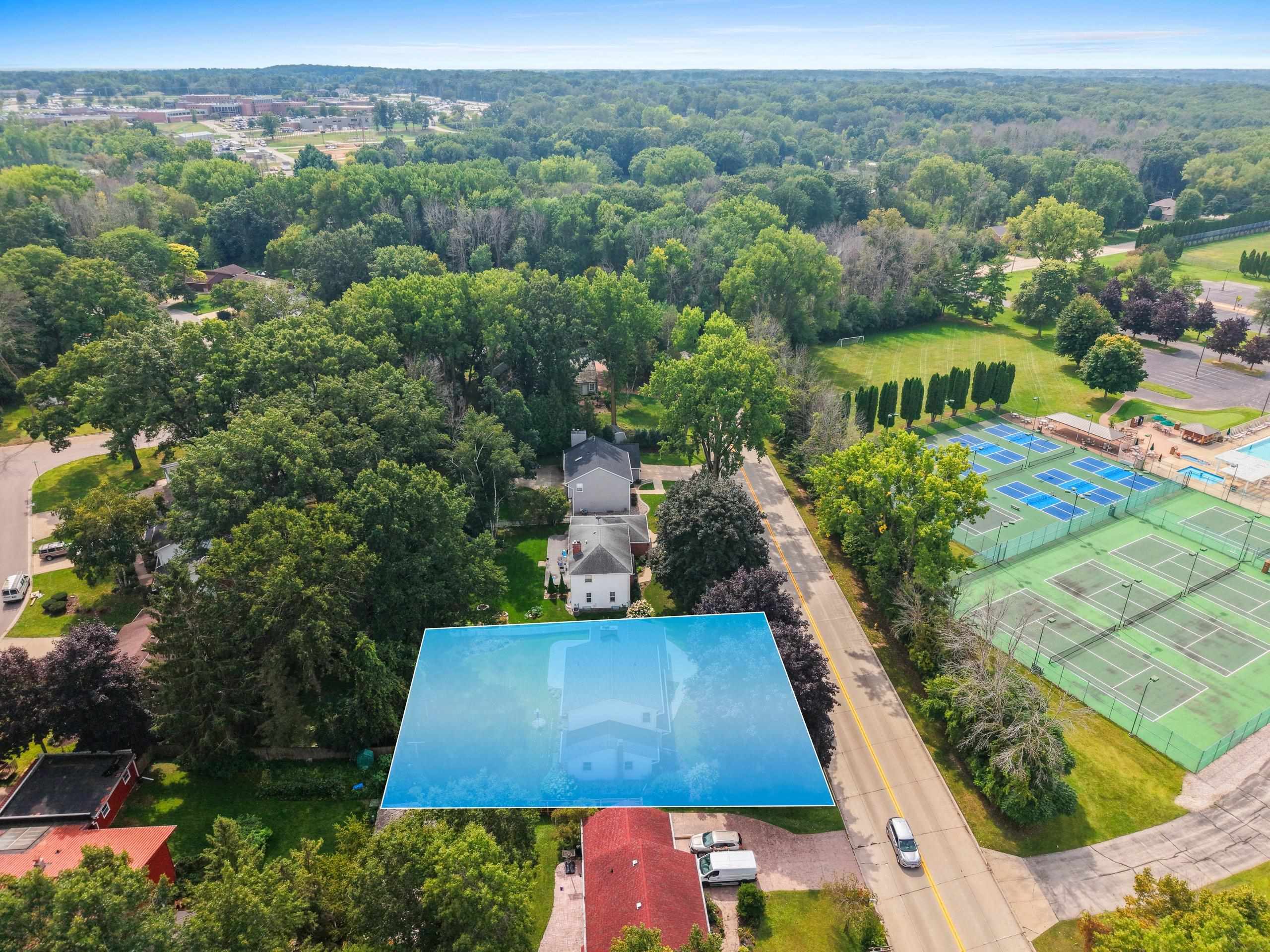 2697 Indian Hill Dr, Green Bay, WI 54313-4946