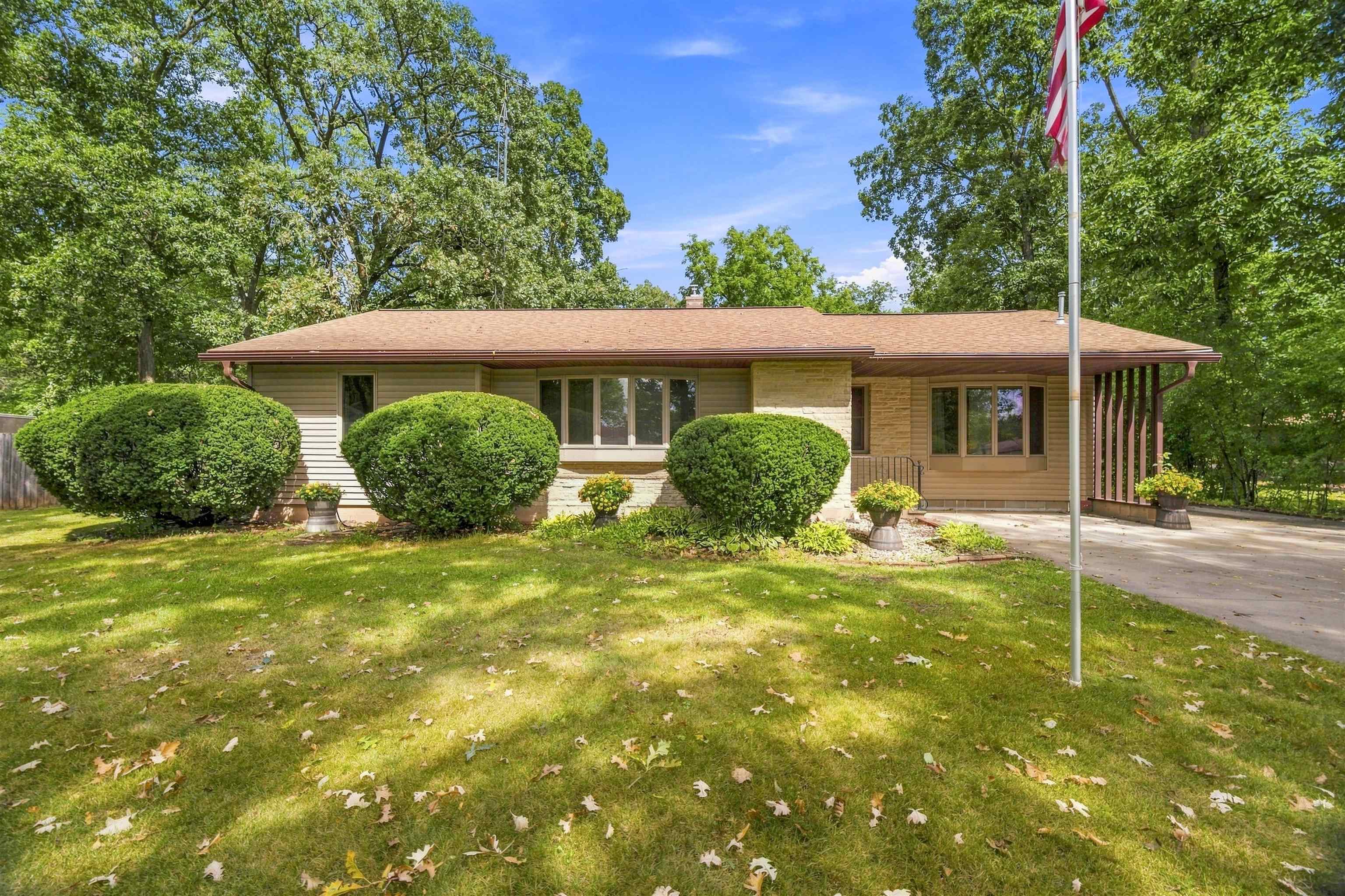 2878 Witzel Ave, Oshkosh, WI 54904