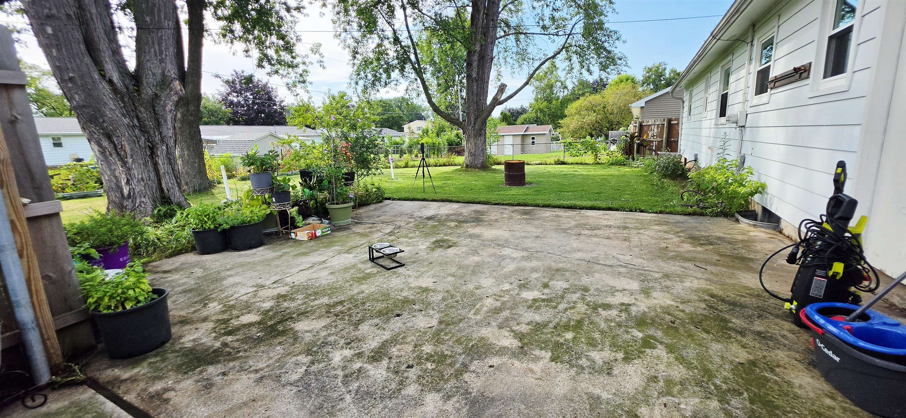 1864 Neal Ct, Green Bay, WI 54302