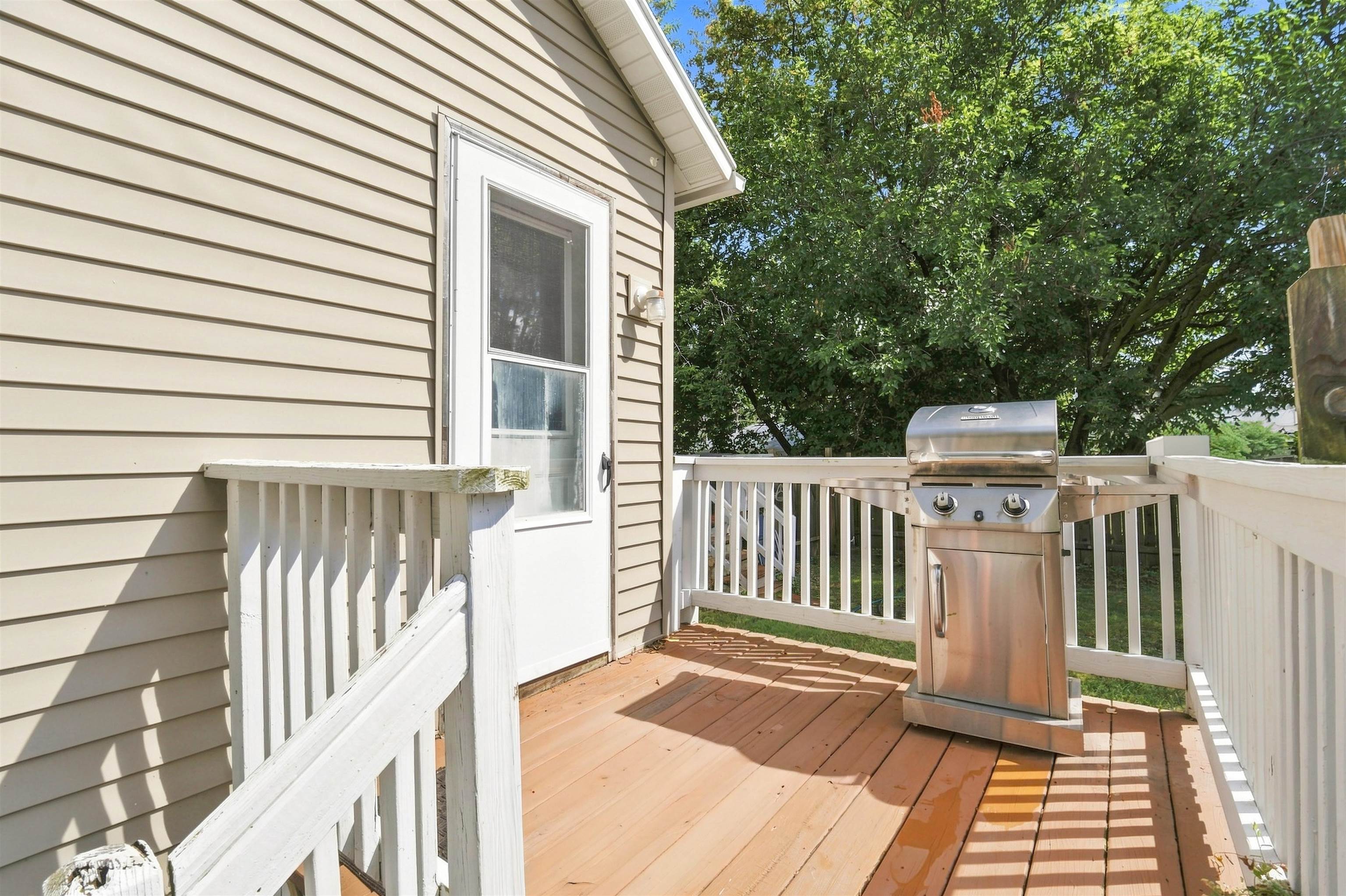 117 W Custer Ave, Oshkosh, WI 54901